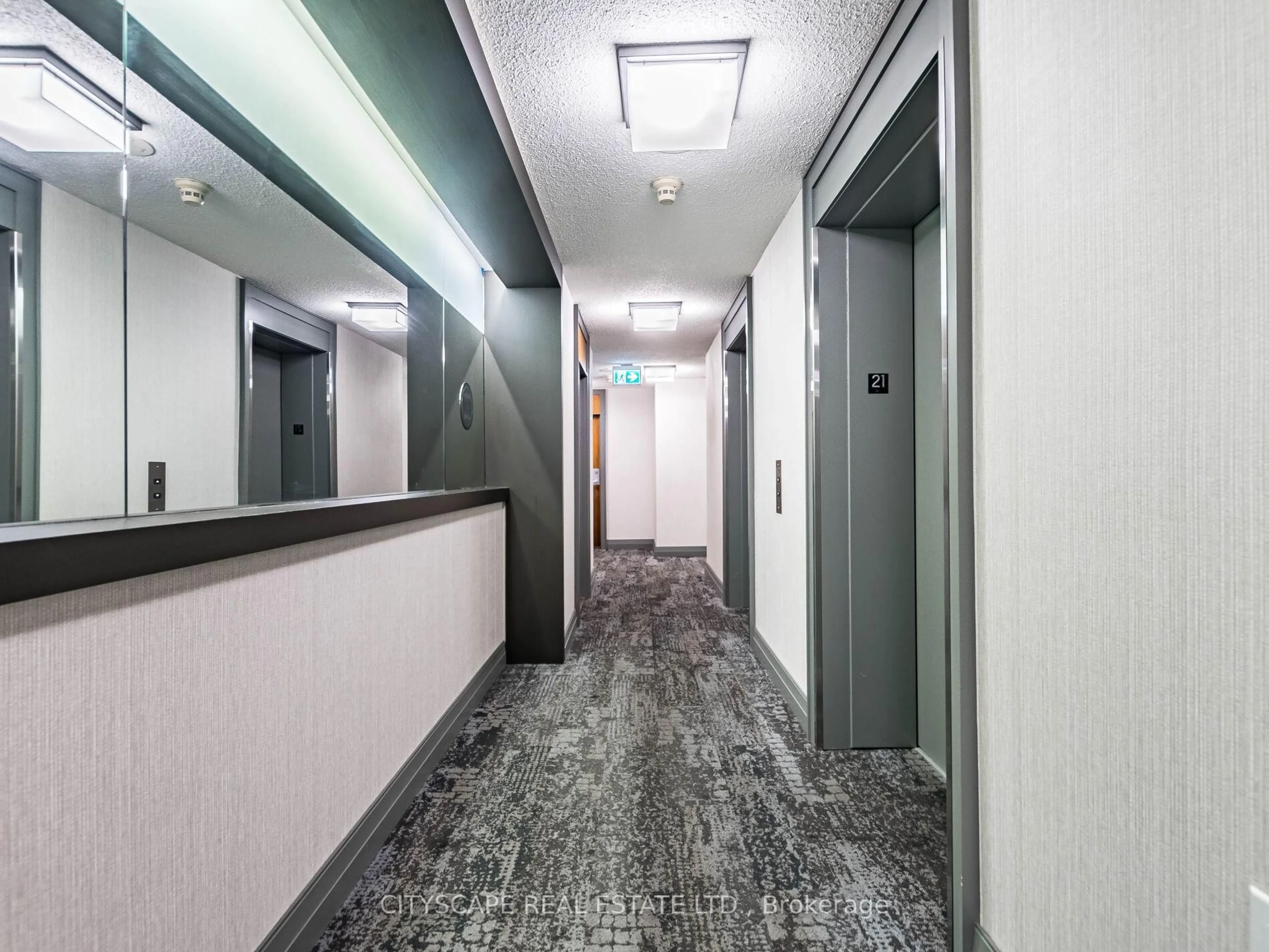 Indoor foyer for 1 Elm Dr #2111, Mississauga Ontario L5B 4M1