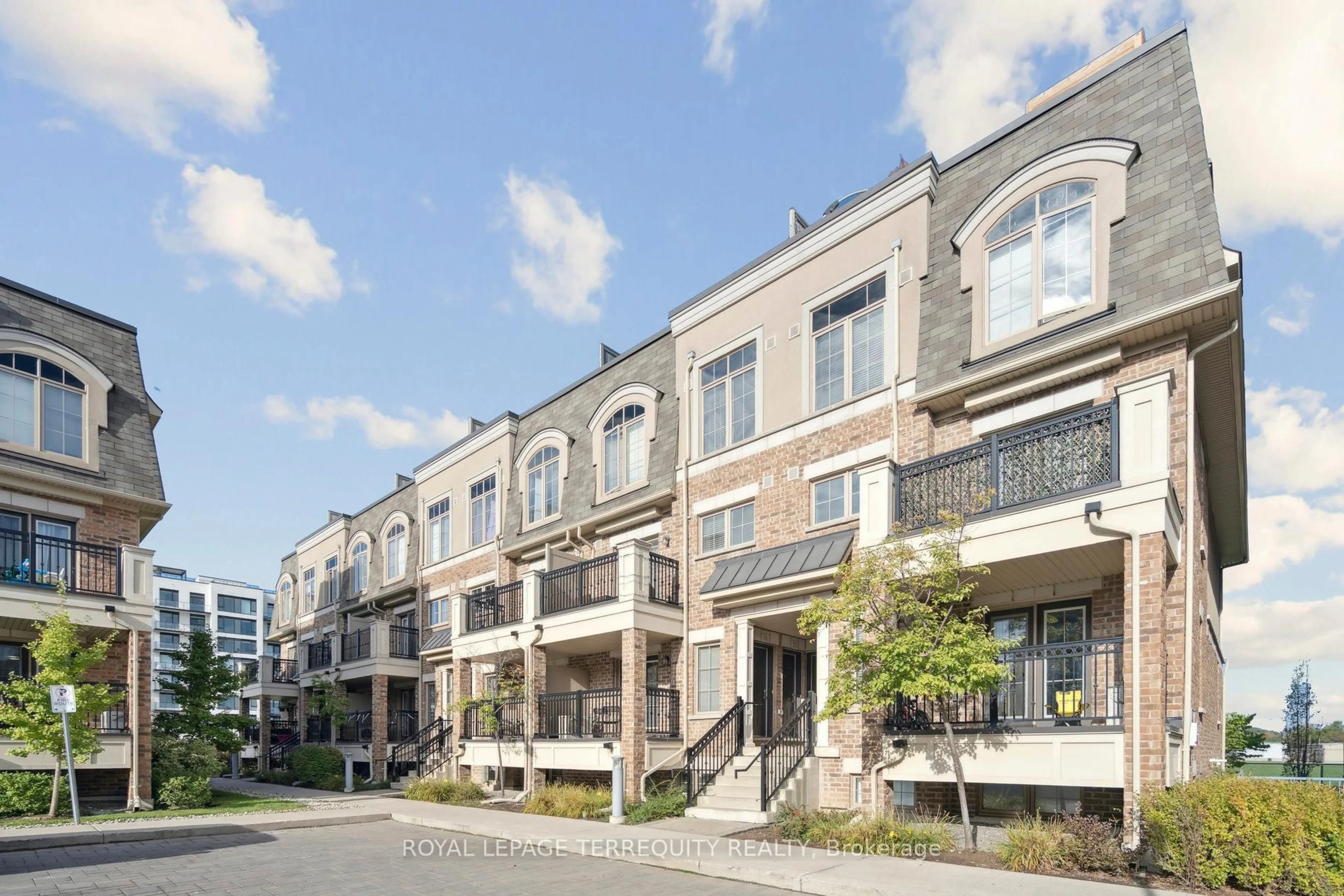 Patio, street for 2441 Greenwich Dr #37, Oakville Ontario L6M 0S3