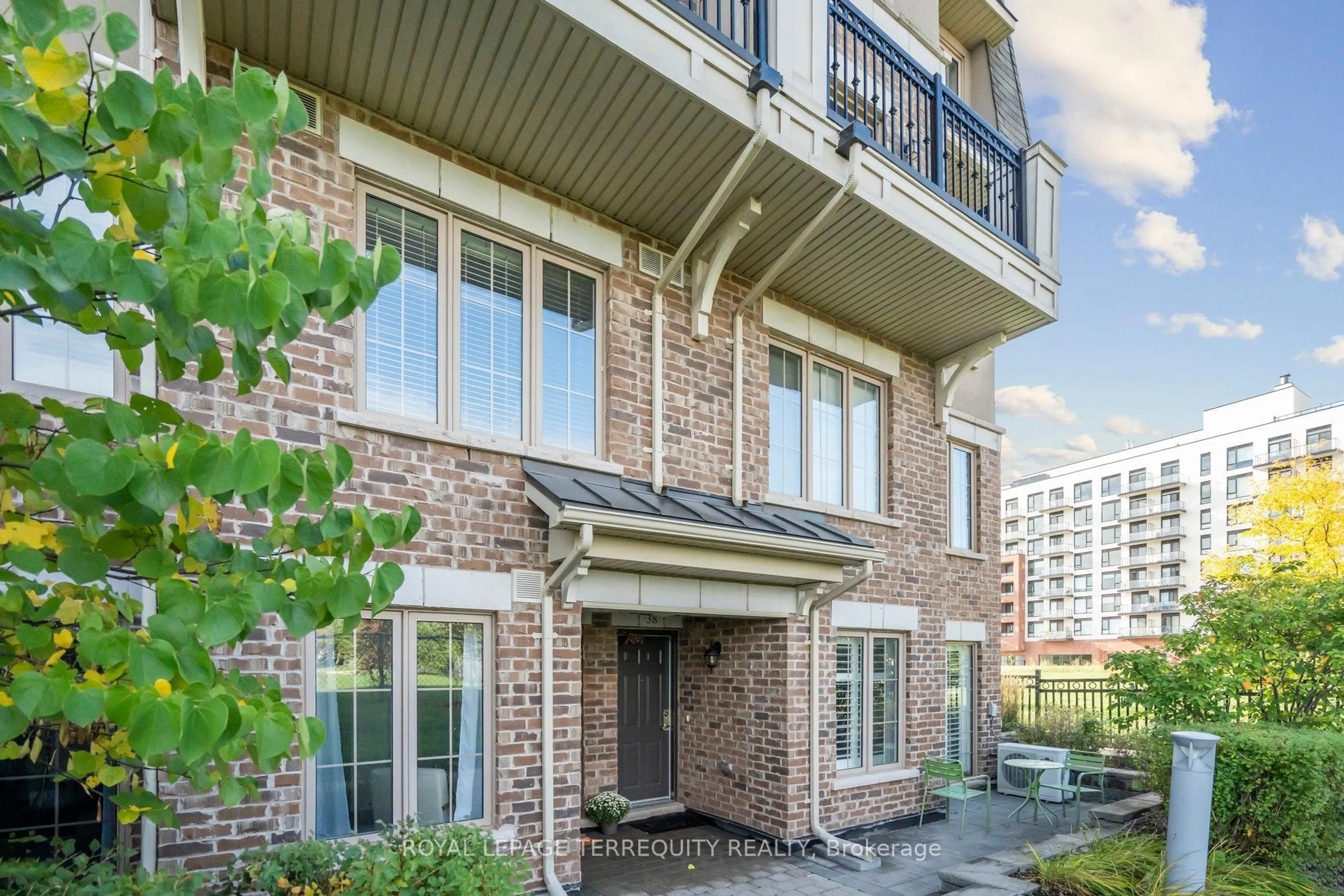 Home with brick exterior material, unknown for 2441 Greenwich Dr #37, Oakville Ontario L6M 0S3