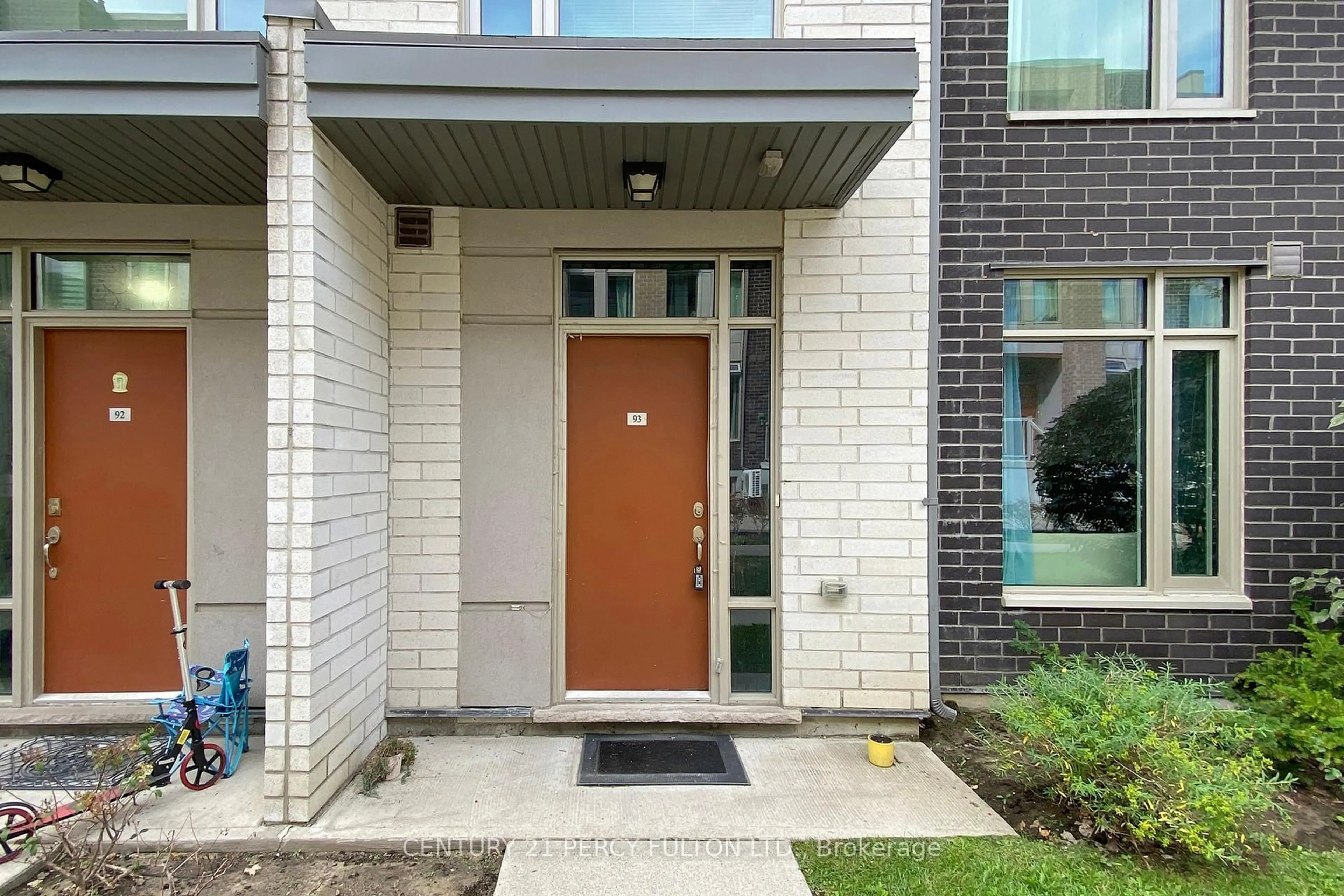 Indoor entryway for 15 Applewood Lane #93, Toronto Ontario M9C 2Z7