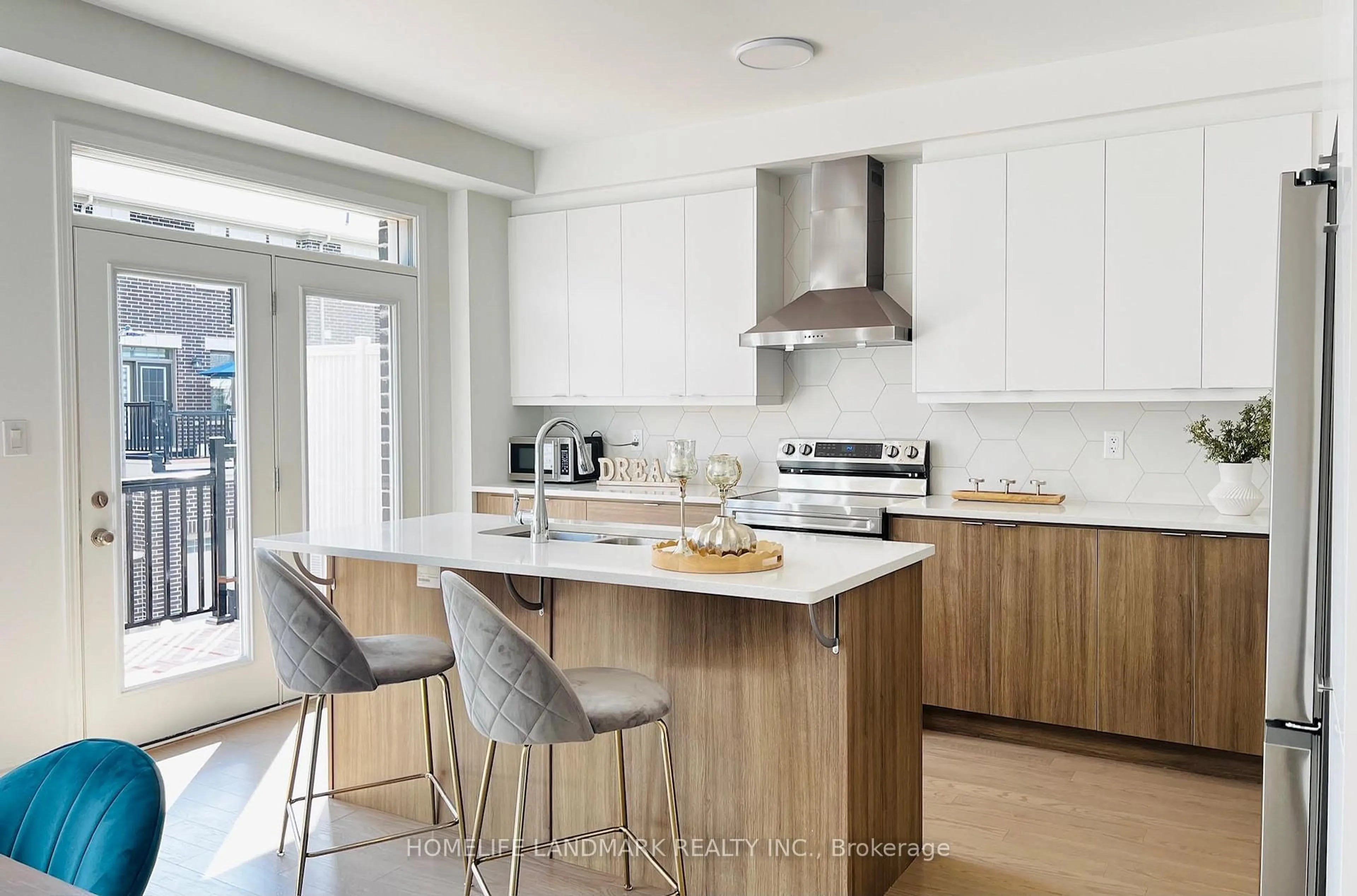 Contemporary kitchen, wood/laminate floor for 1402 Ripplewood Ave, Oakville Ontario L6M 5N8
