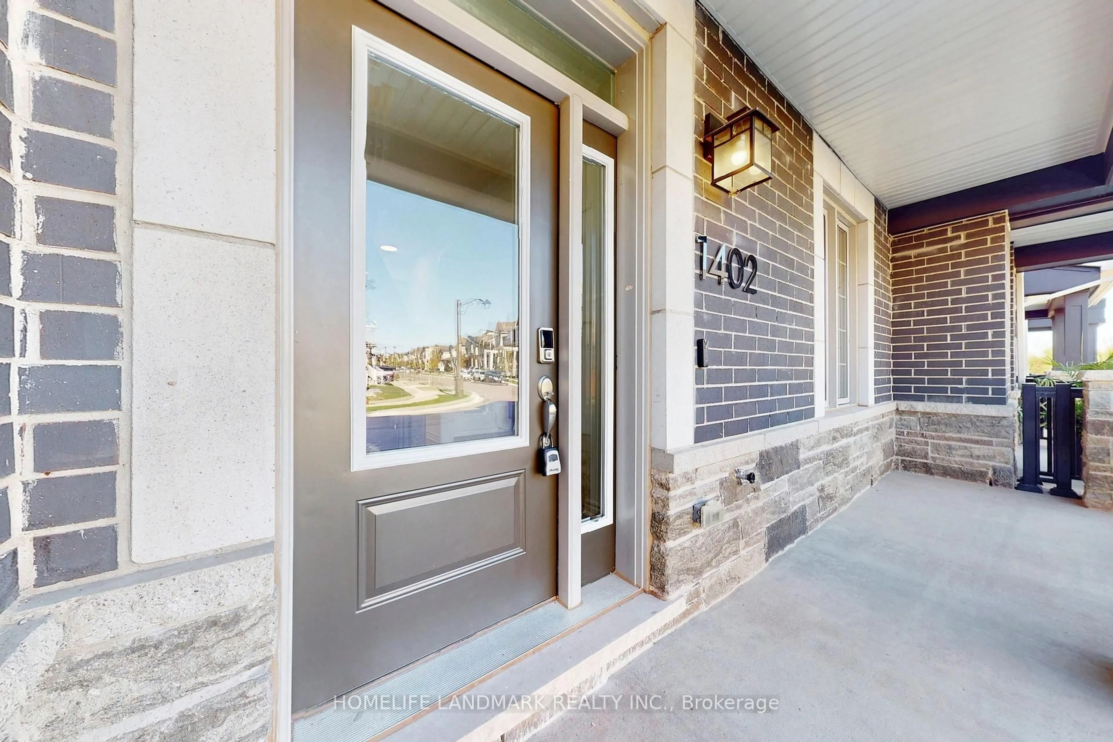 Indoor entryway for 1402 Ripplewood Ave, Oakville Ontario L6M 5N8
