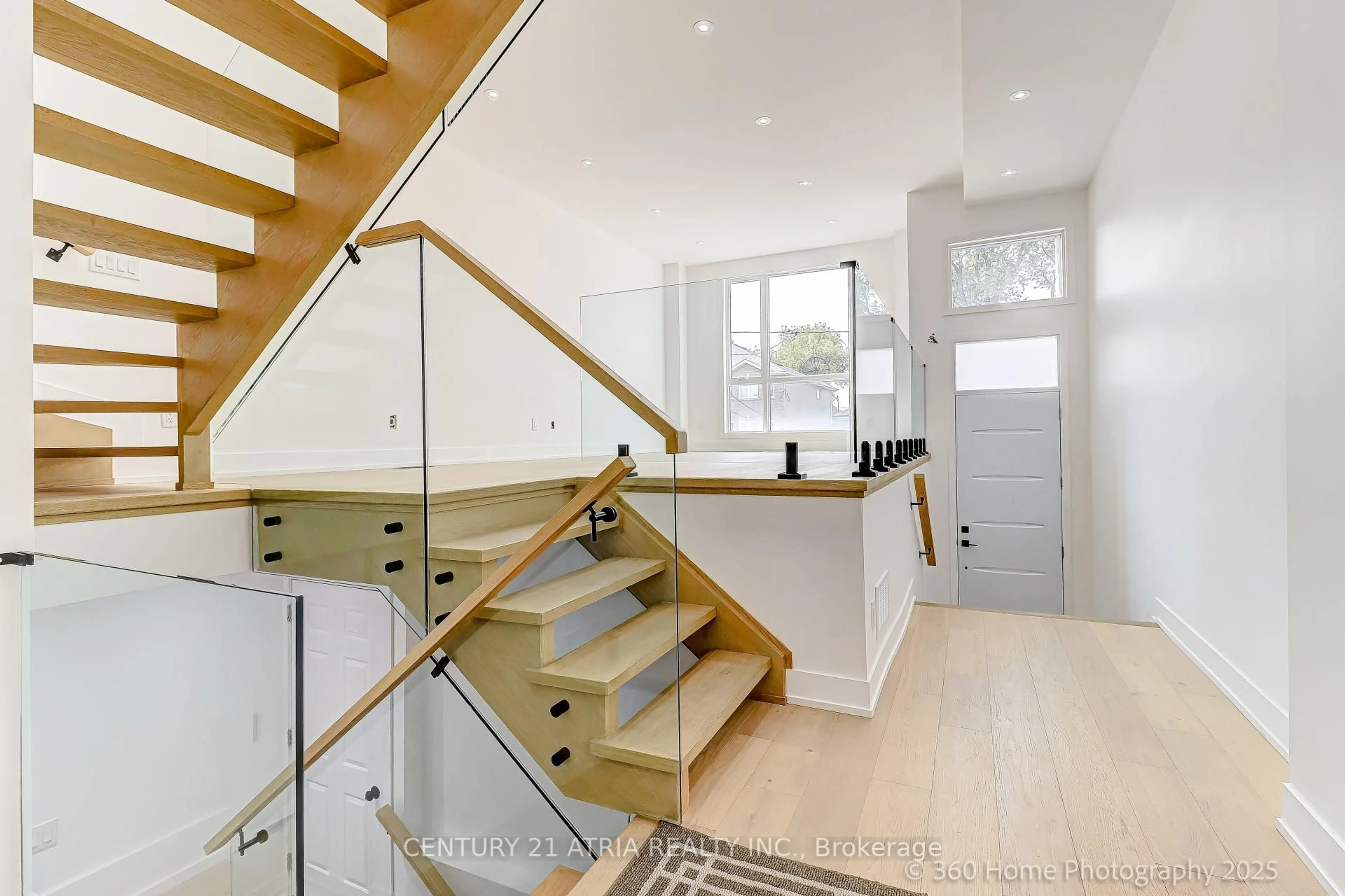 Stairs for 29B Chryessa Ave, Toronto Ontario M6N 4T4