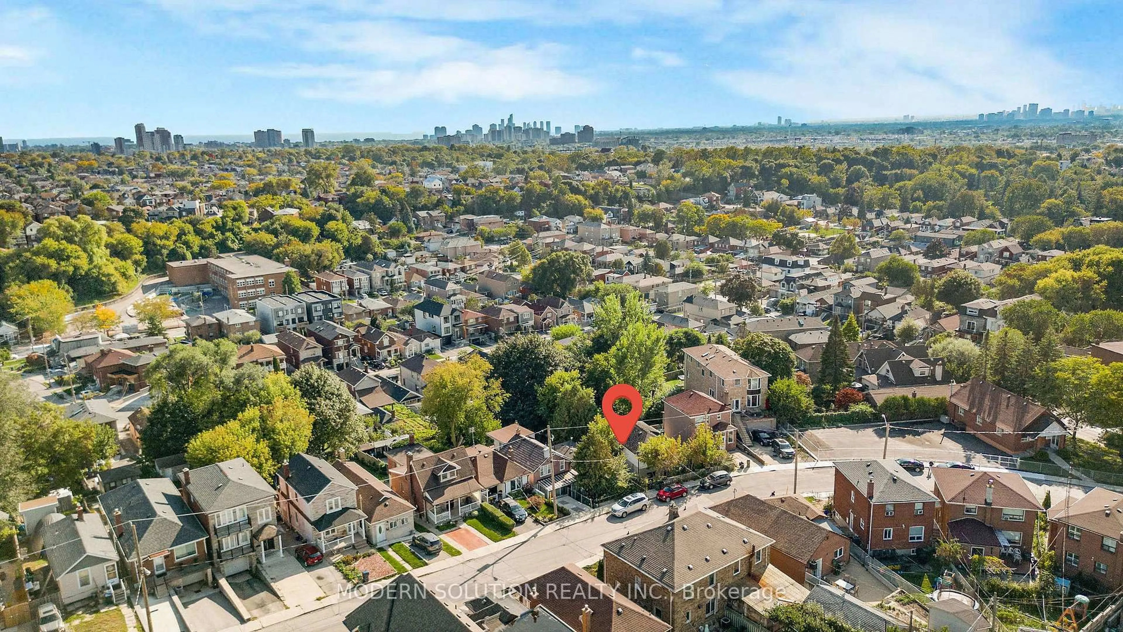 A pic from outside/outdoor area/front of a property/back of a property/a pic from drone, city buildings view from balcony for 5A Dynevor Rd, Toronto Ontario M6E 3W7