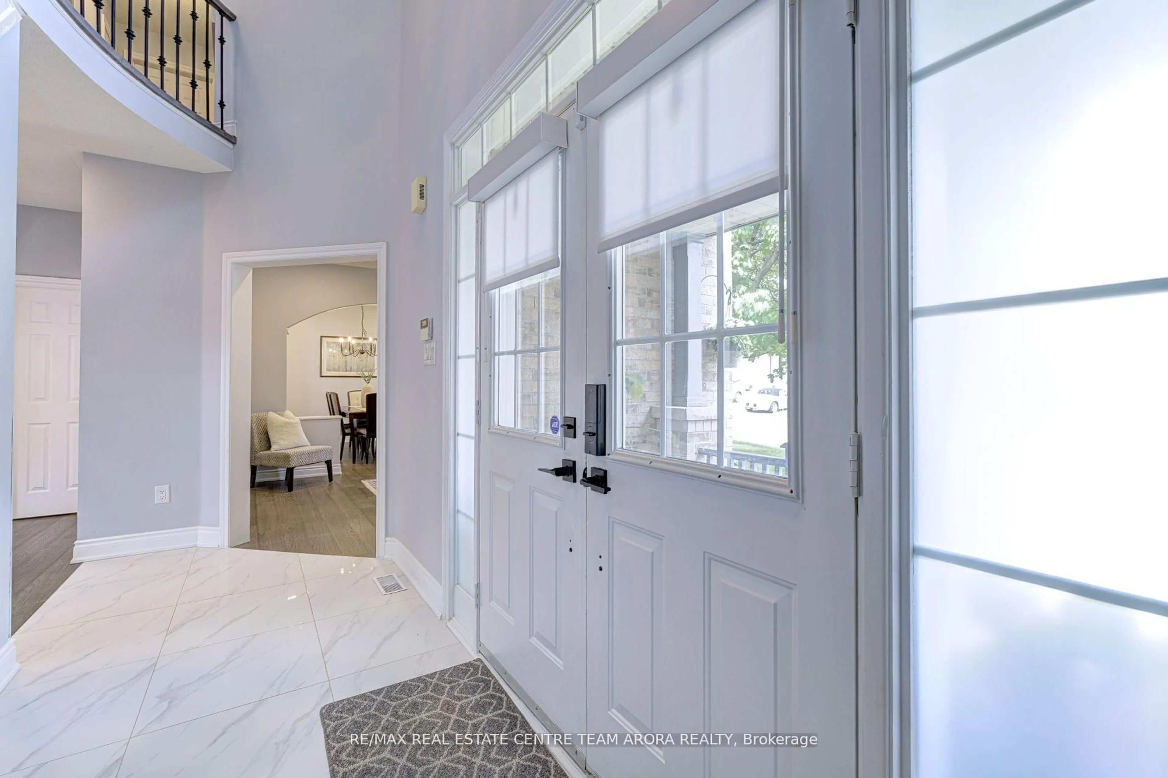 Indoor entryway for 7129 Gillespie Lane, Mississauga Ontario L5W 1E8