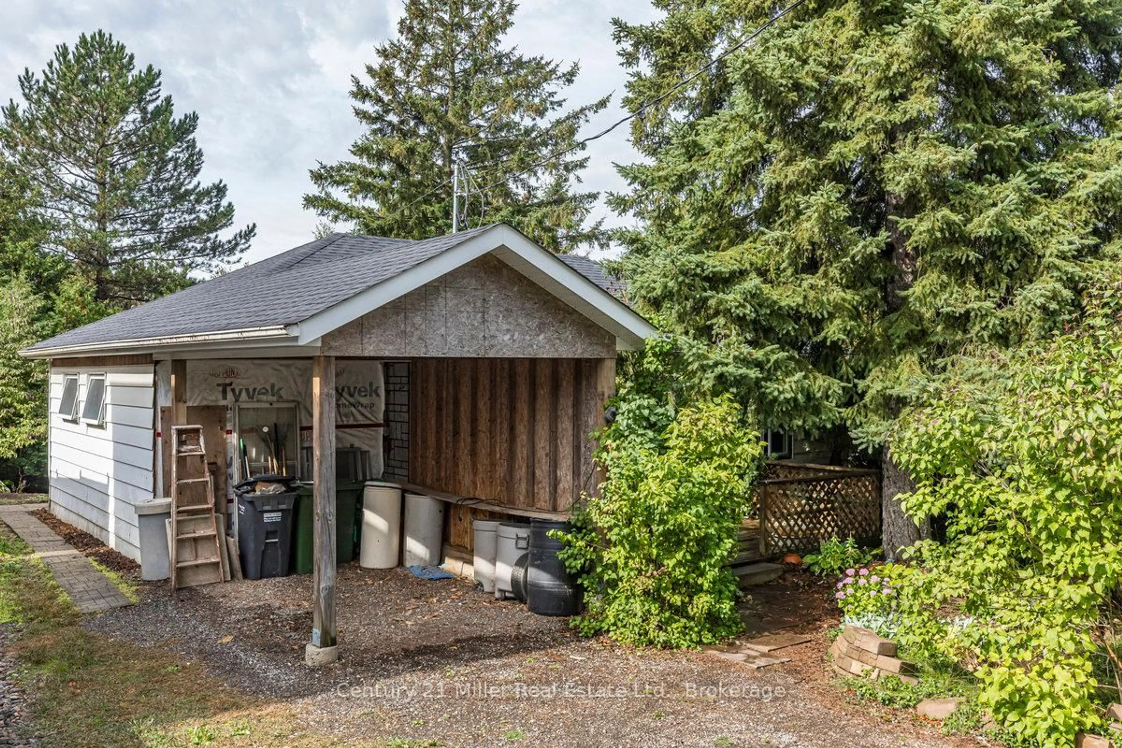 Shed for 15836 Airport Rd, Caledon Ontario L7C 1K7