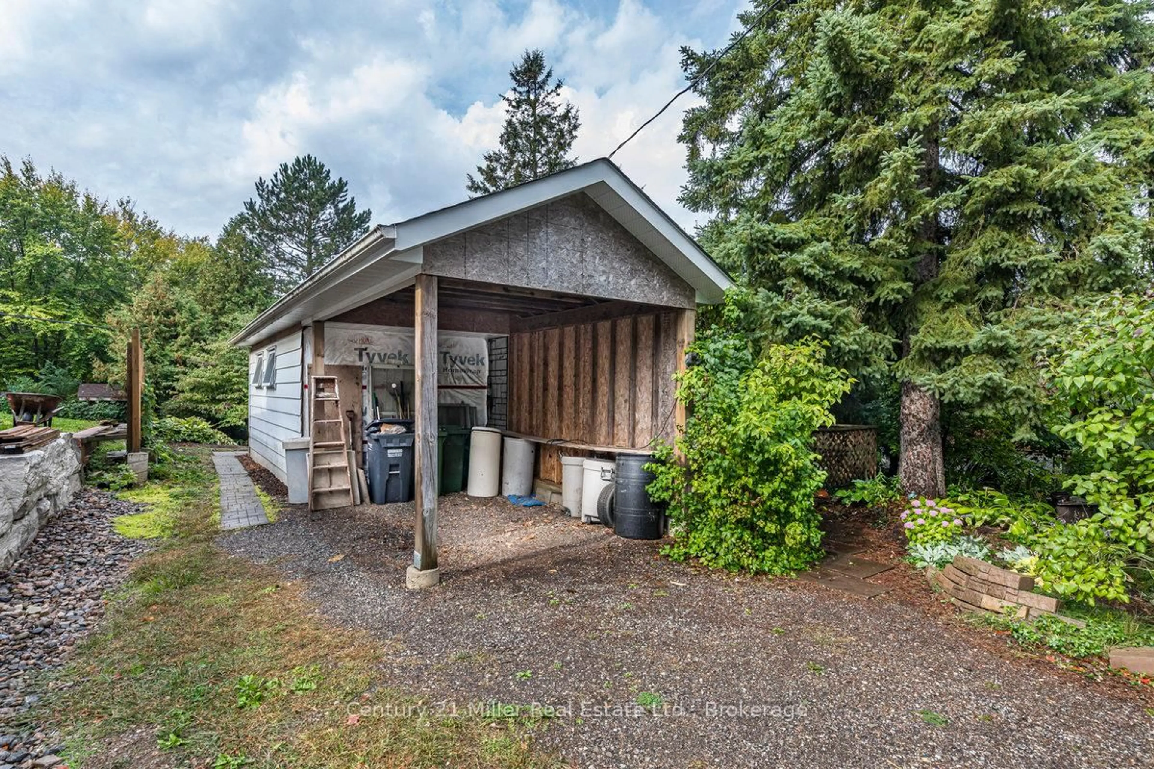 Shed for 15836 Airport Rd, Caledon Ontario L7C 1K7