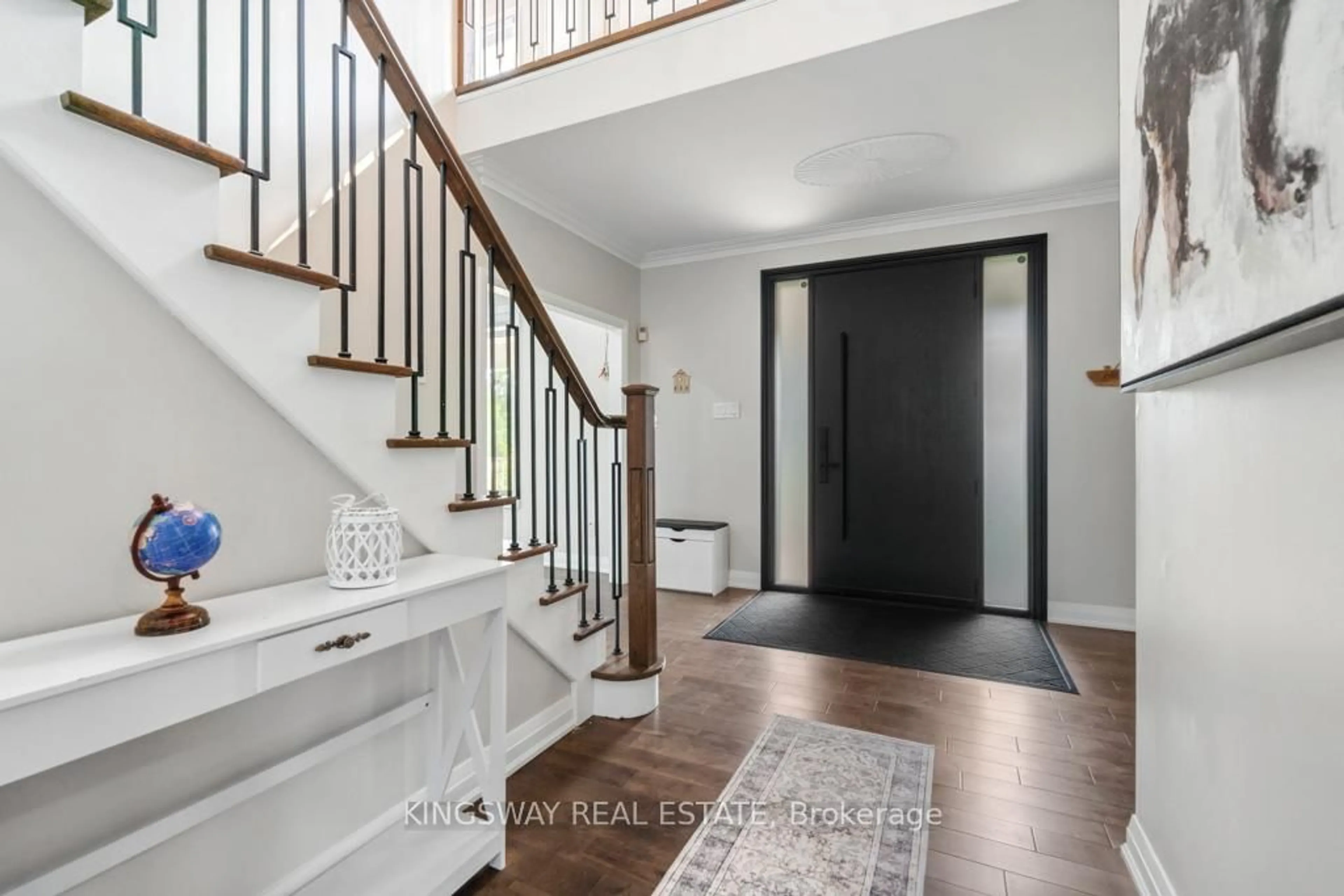 Indoor entryway for 14141 Dublin Line, Halton Hills Ontario L7J 2L9