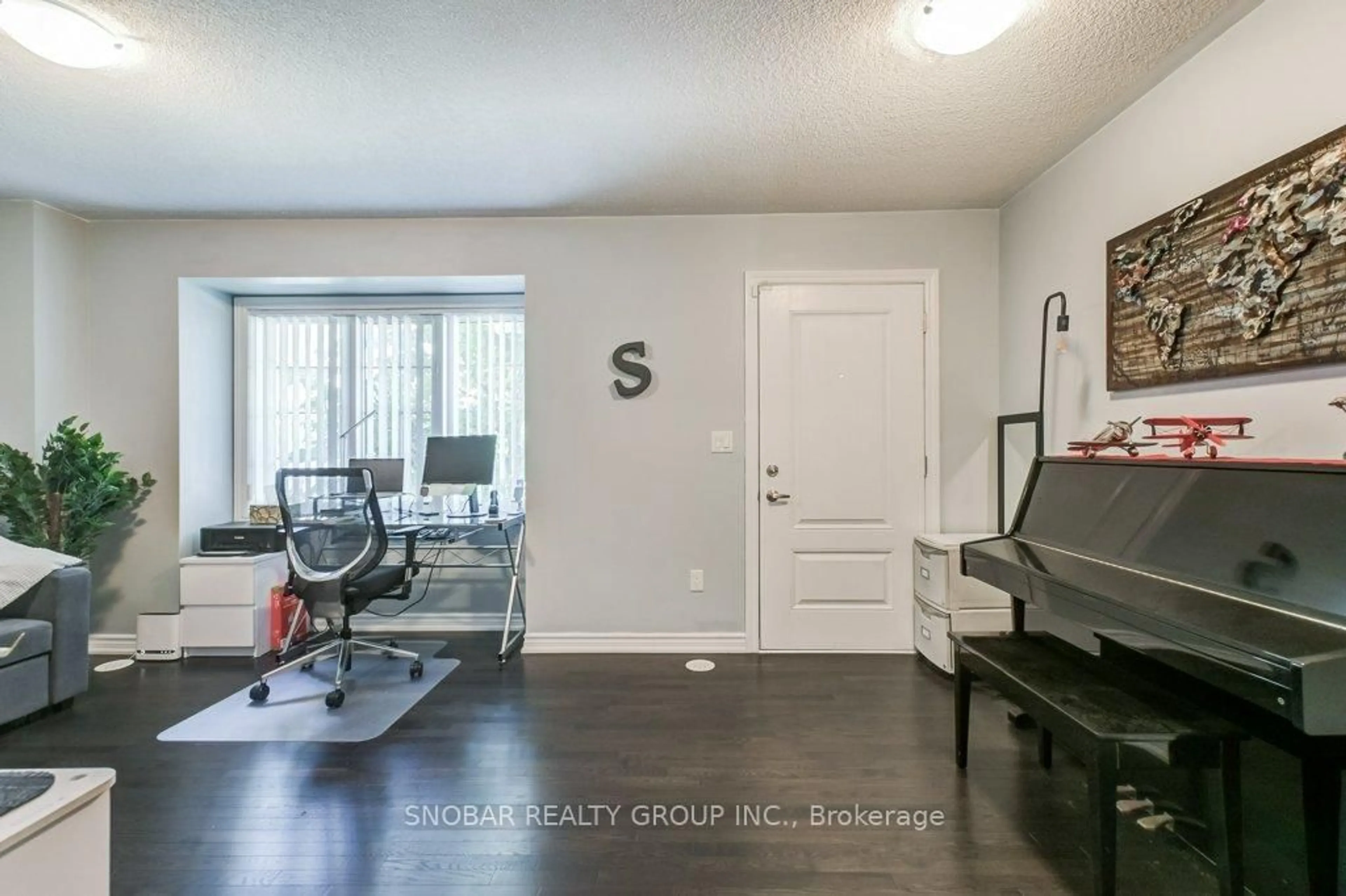 Indoor entryway for 3170 Boxford Cres #5, Mississauga Ontario L5M 0X1
