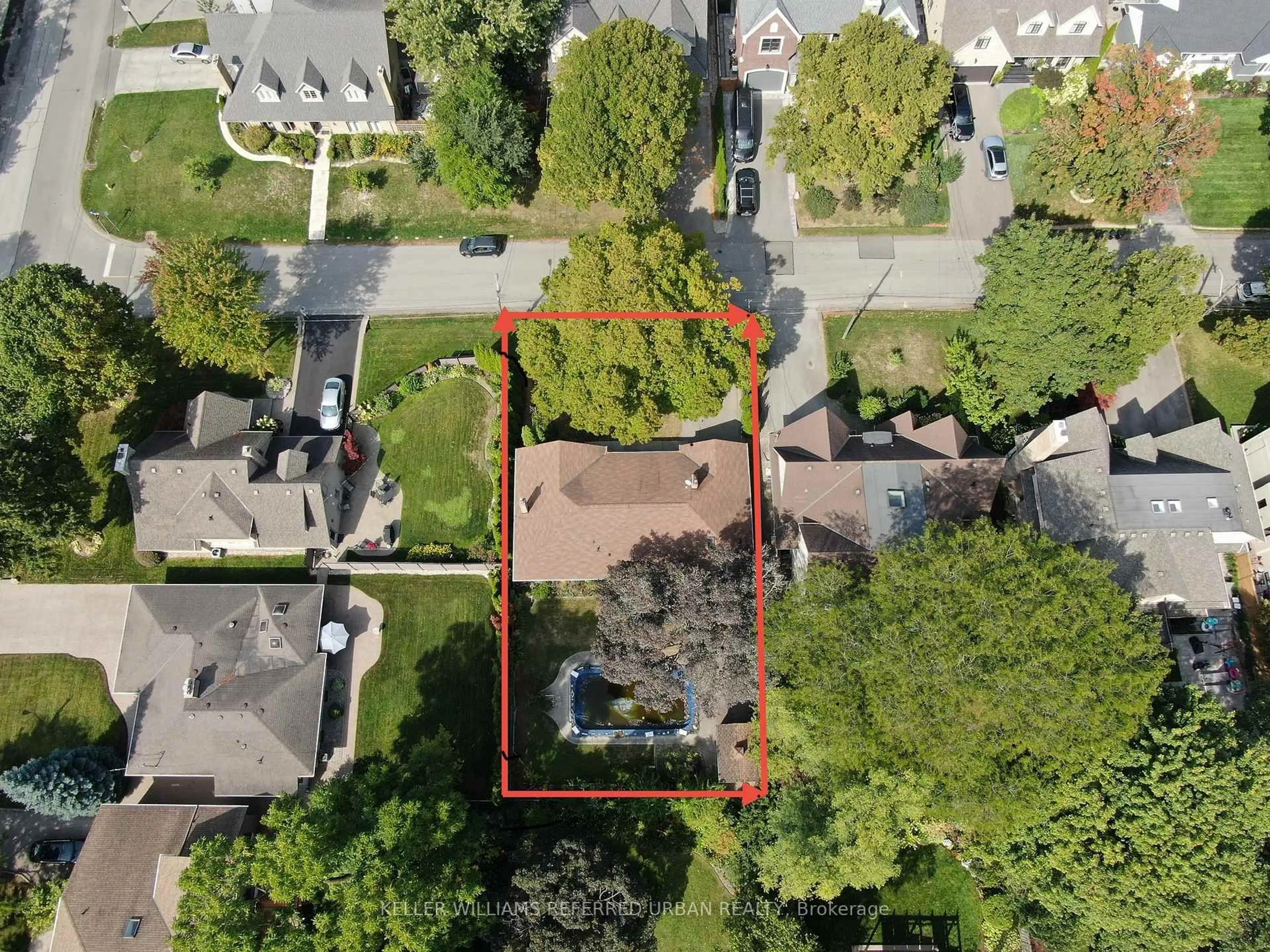 A pic from outside/outdoor area/front of a property/back of a property/a pic from drone, street for 49 Rockingham Dr, Toronto Ontario M9A 1P5