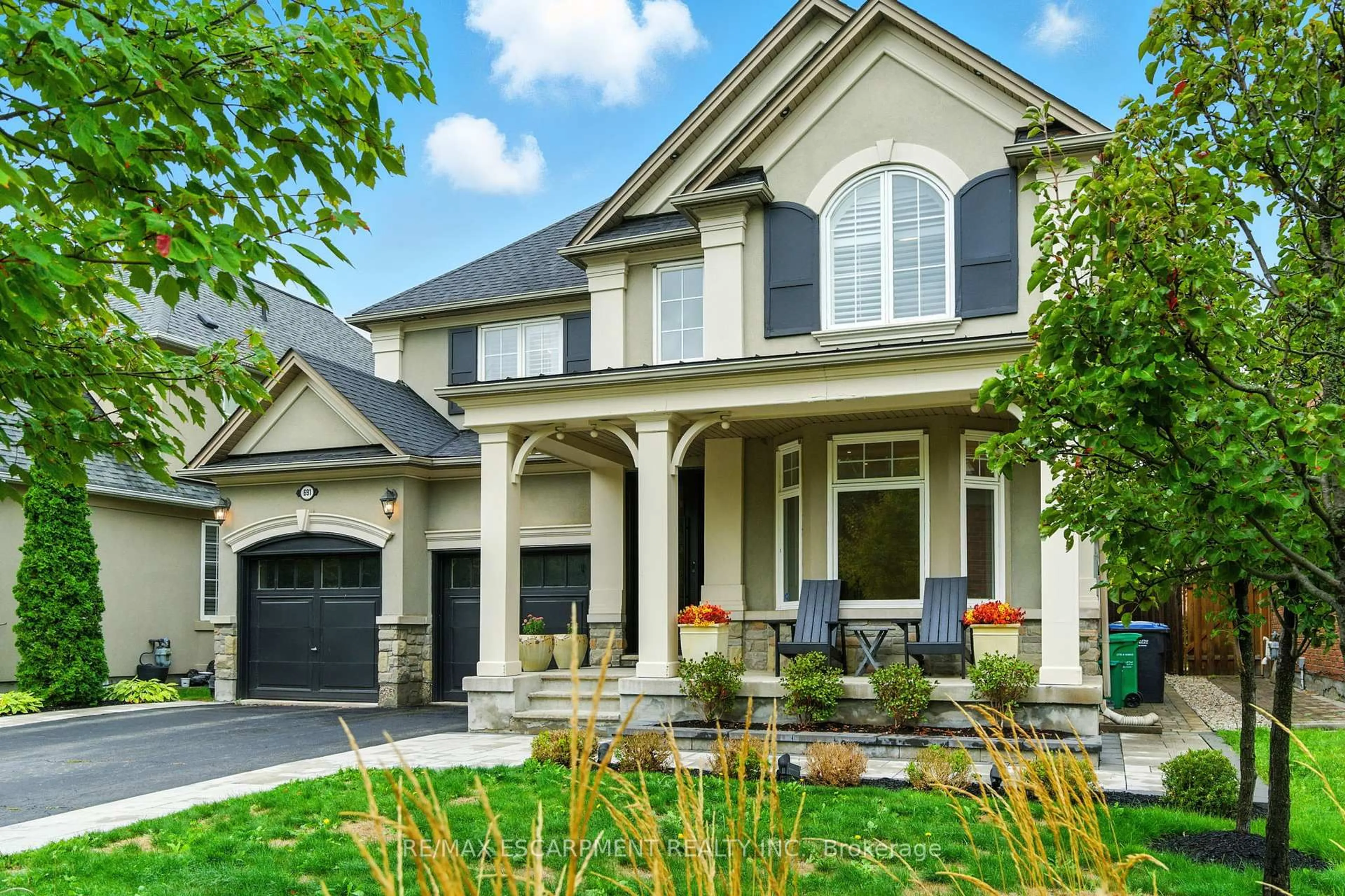 Home with vinyl exterior material, street for 691 Merlot Crt, Mississauga Ontario L5H 4M4