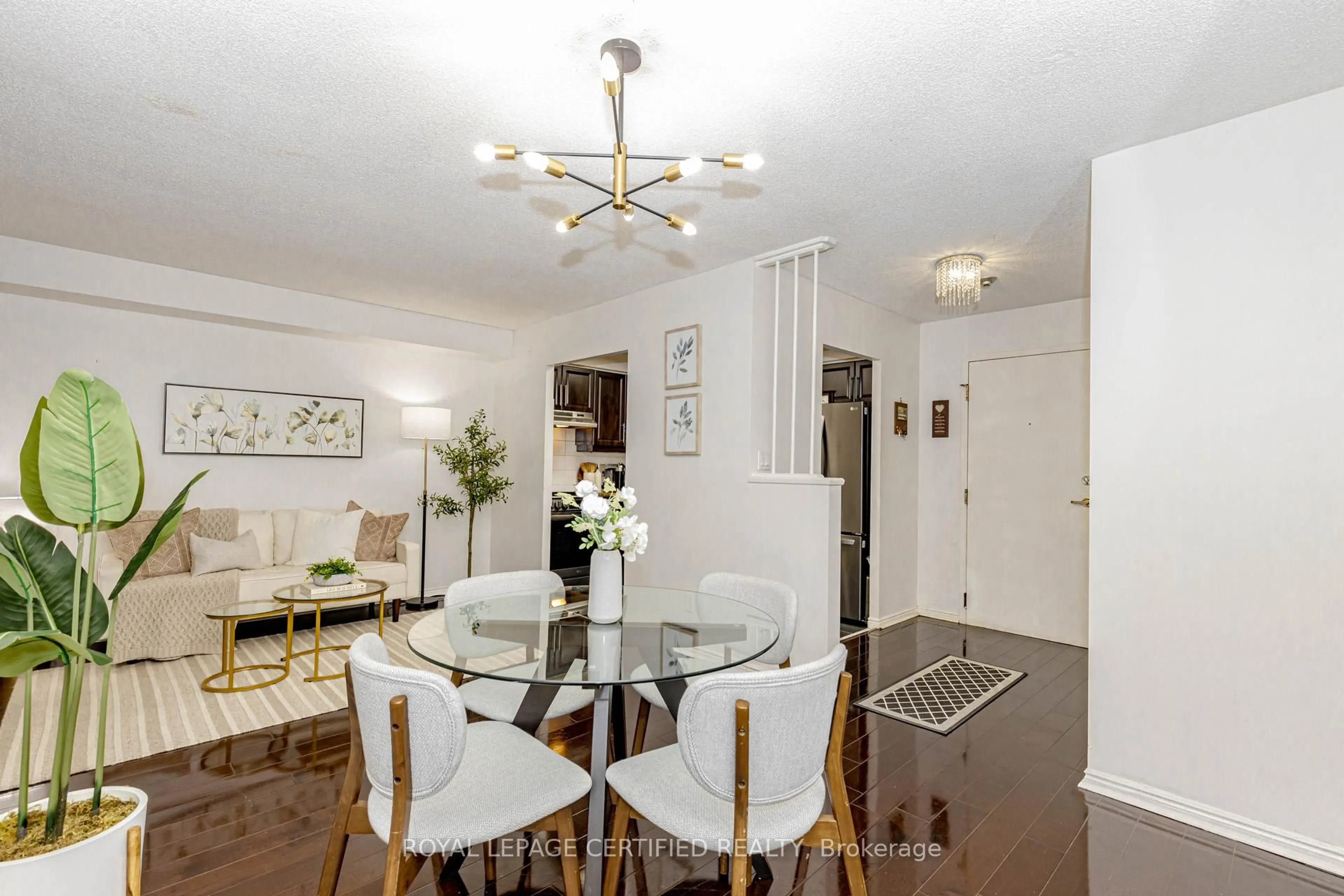 Dining room, unknown for 135 Hillcrest Ave #313, Mississauga Ontario L5B 4B1