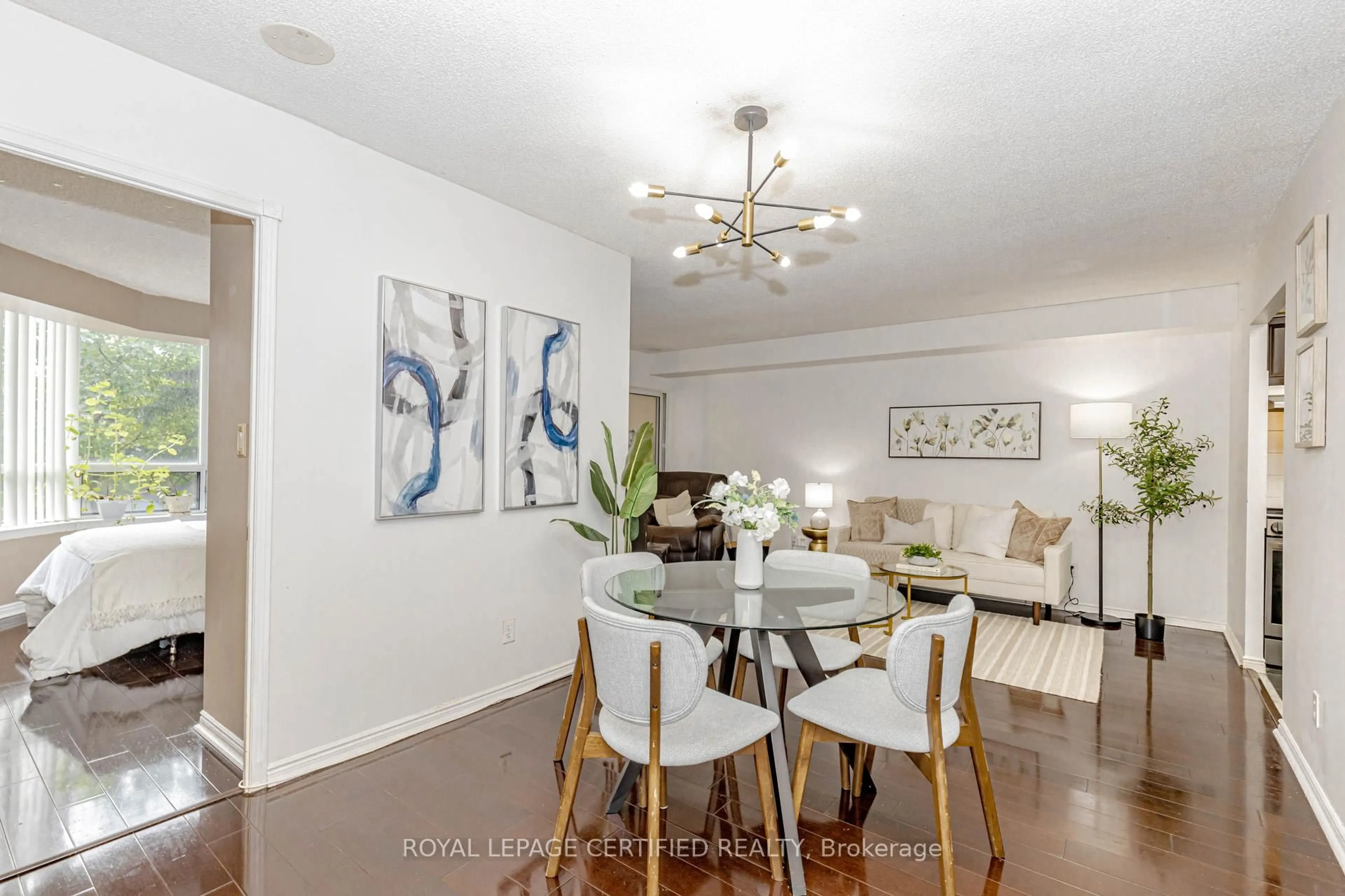 Dining room, unknown for 135 Hillcrest Ave #313, Mississauga Ontario L5B 4B1