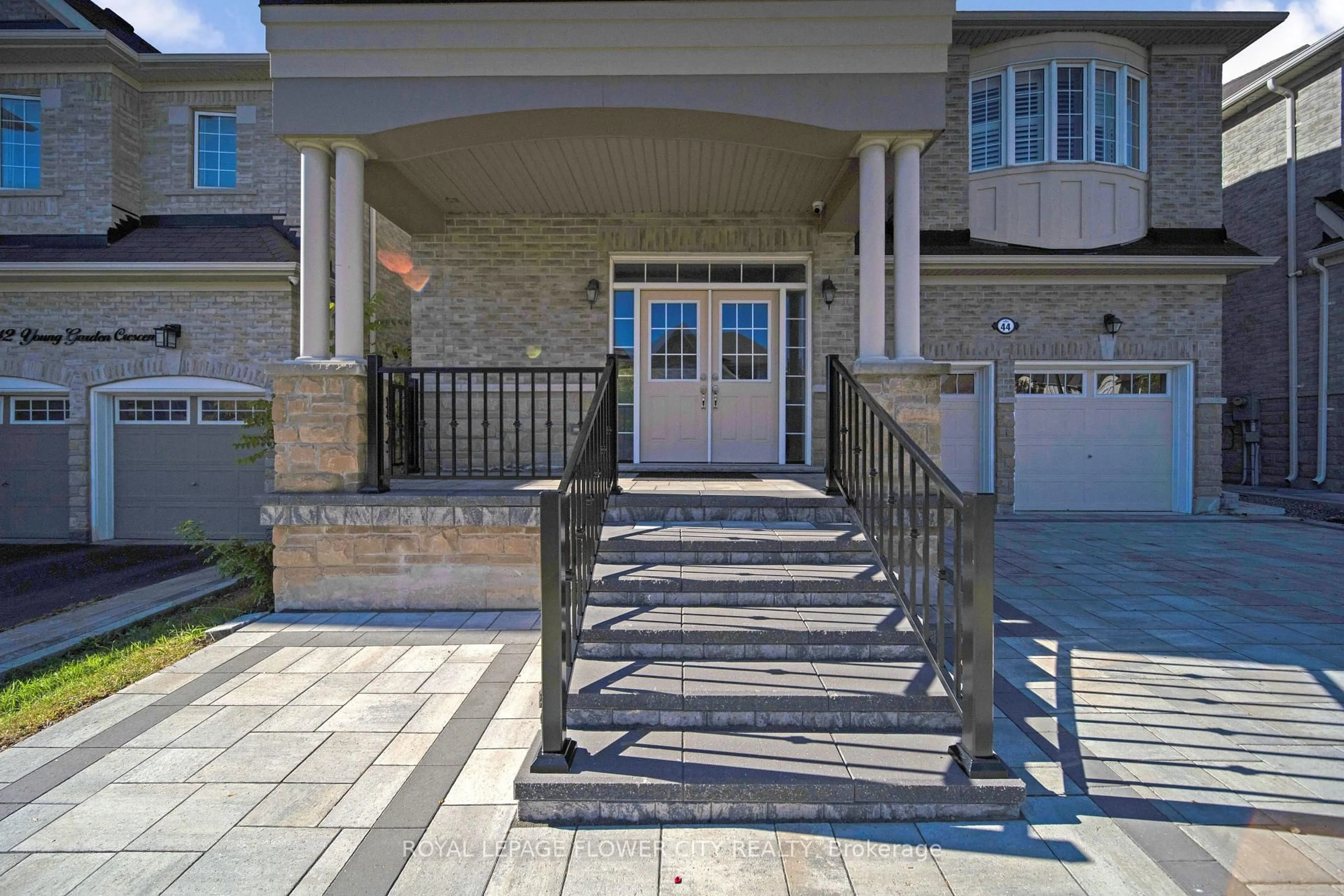 Unknown for 44 YOUNG GARDEN Cres, Brampton Ontario L6Y 6A4