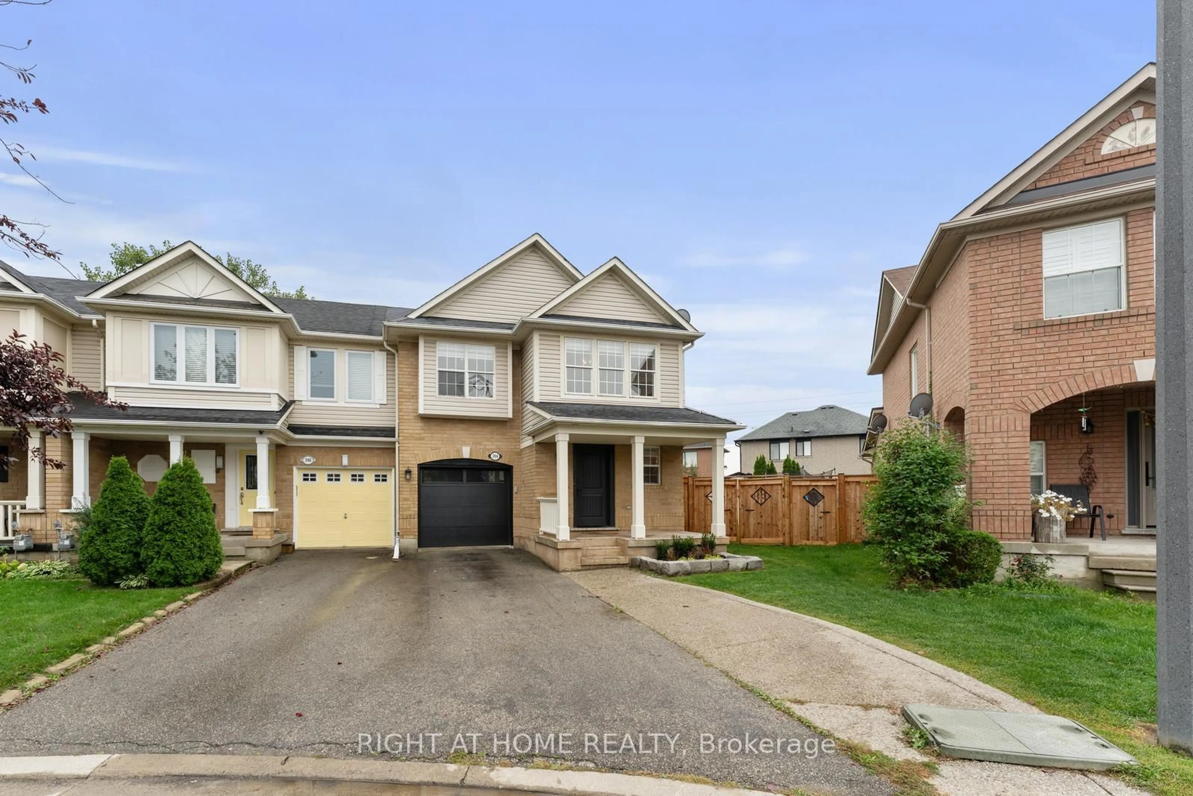 A pic from outside/outdoor area/front of a property/back of a property/a pic from drone, street for 394 BAVERSTOCK Cres, Milton Ontario L9T 5L1