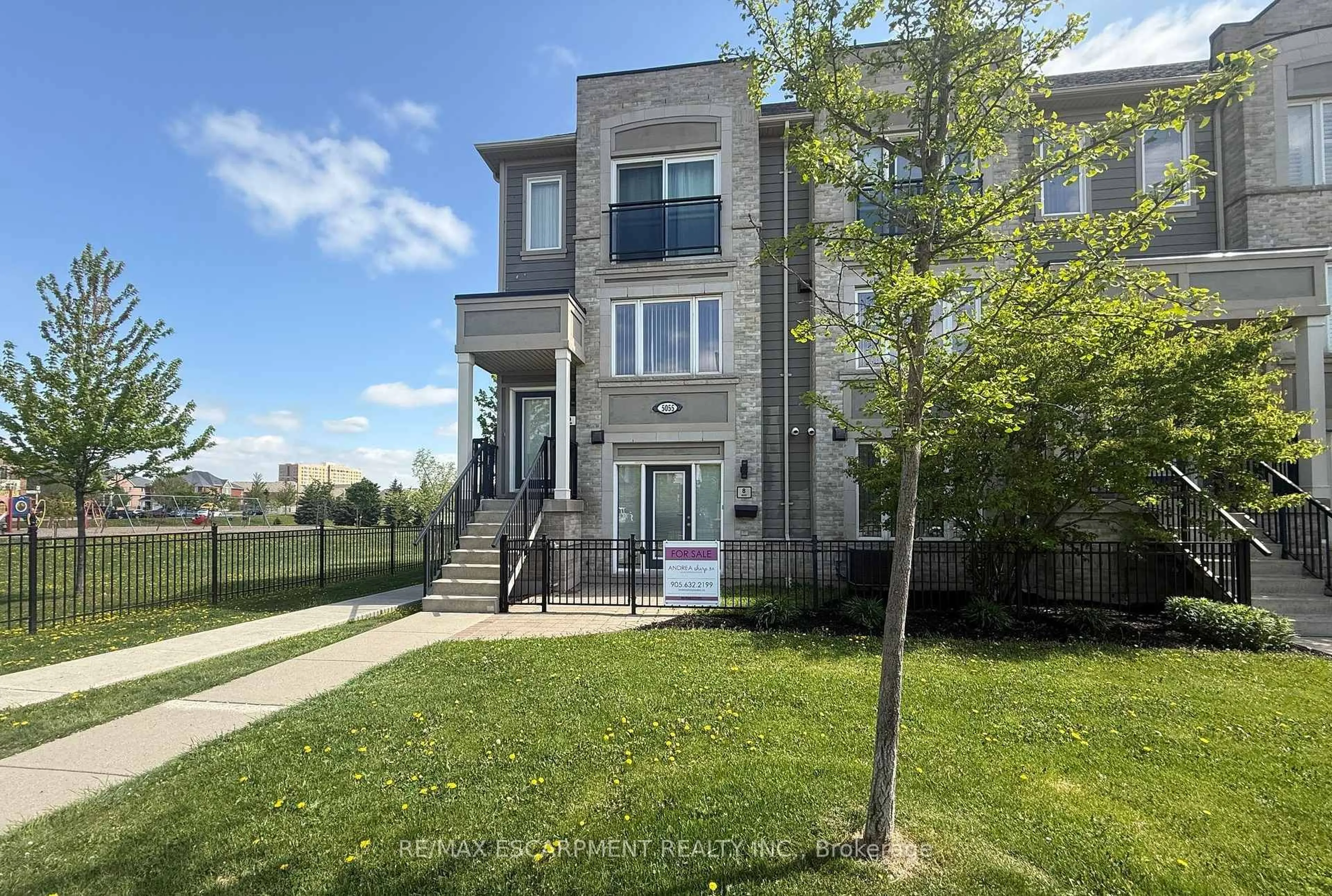 A pic from outside/outdoor area/front of a property/back of a property/a pic from drone, unknown for 5055 Oscar Peterson Blvd #8, Mississauga Ontario L5M 0P4