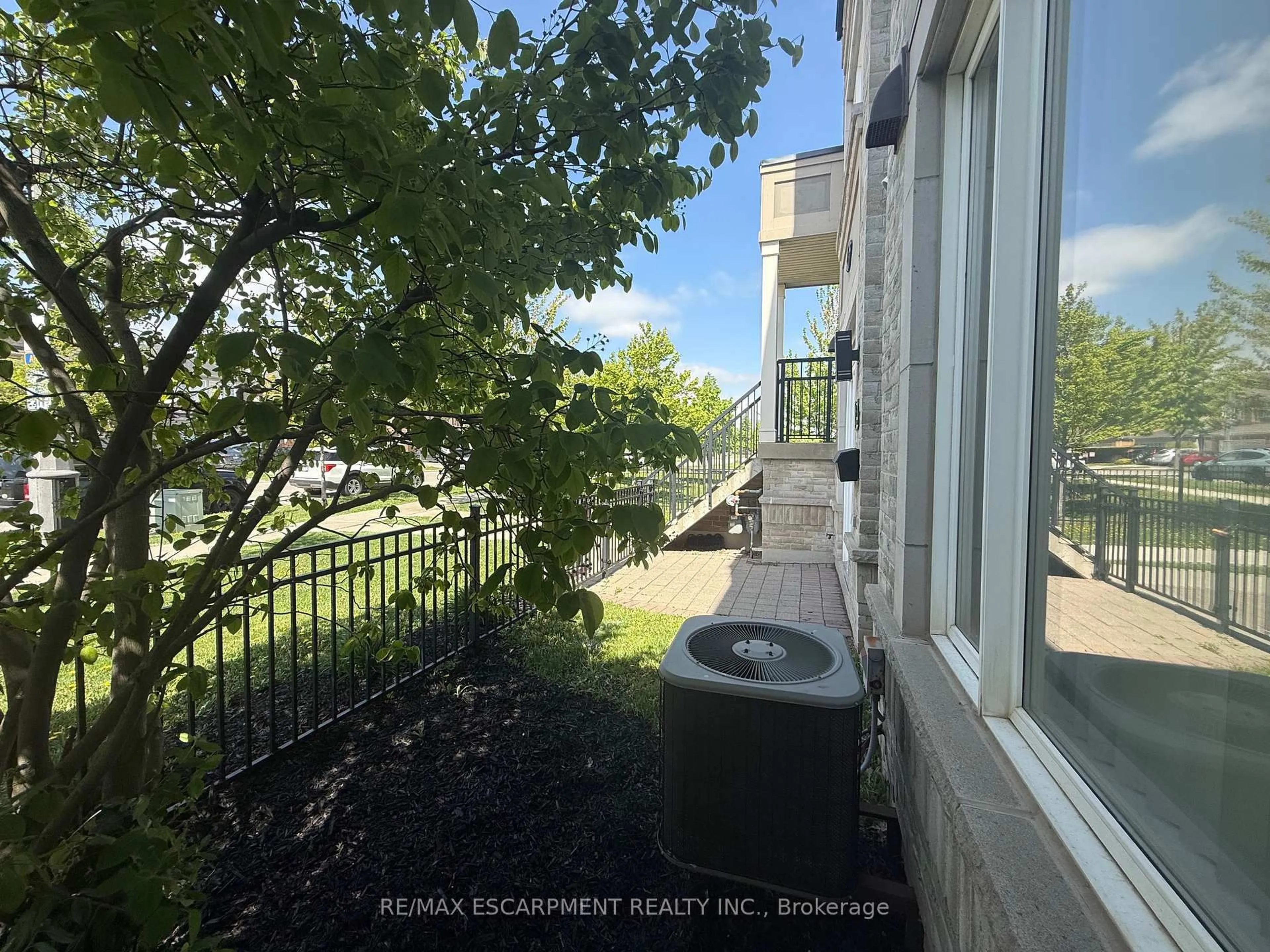 Unknown for 5055 Oscar Peterson Blvd #8, Mississauga Ontario L5M 0P4