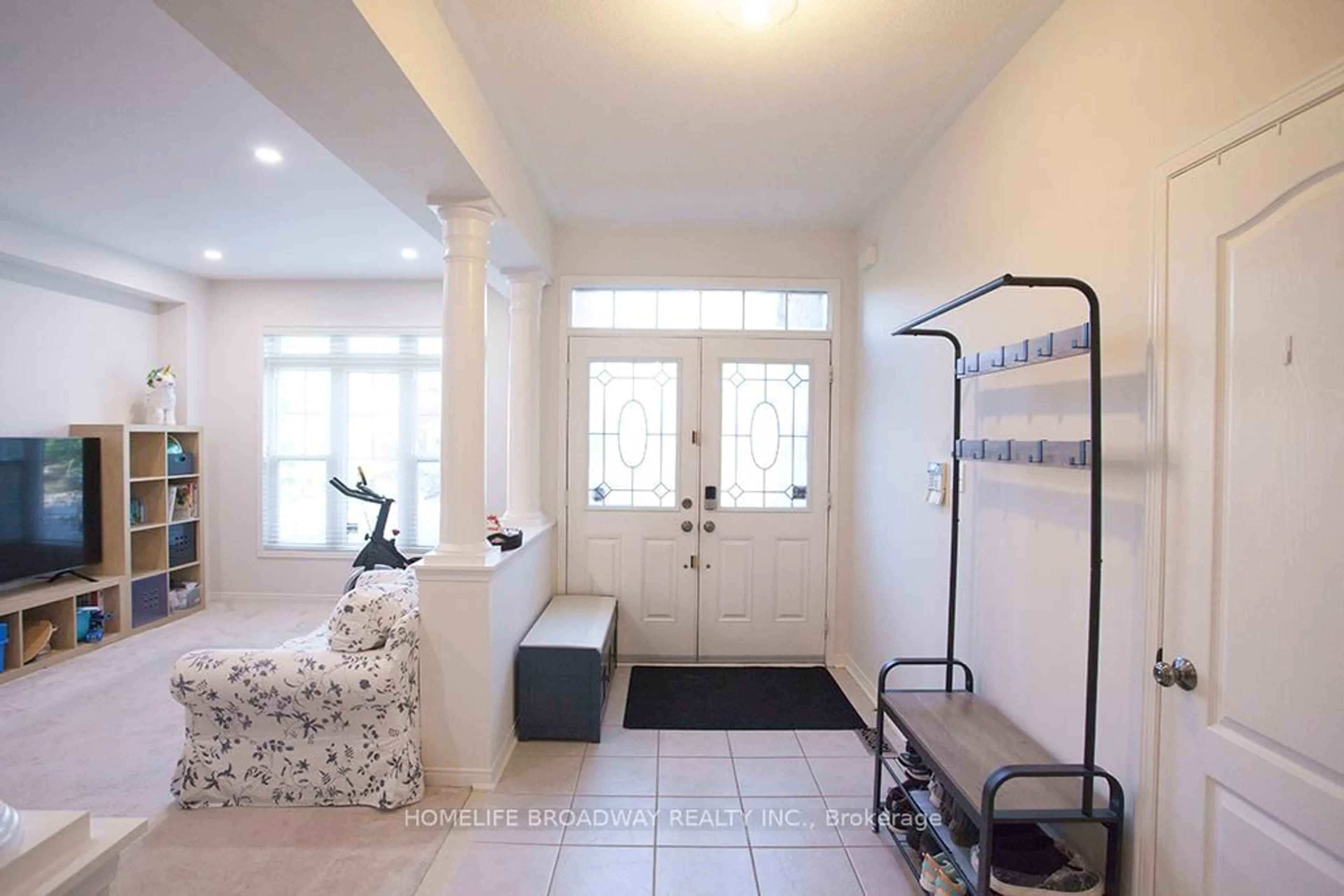 Contemporary bathroom, ceramic/tile floor for 3604 Steeple Chase Cres, Mississauga Ontario L5M 0J8