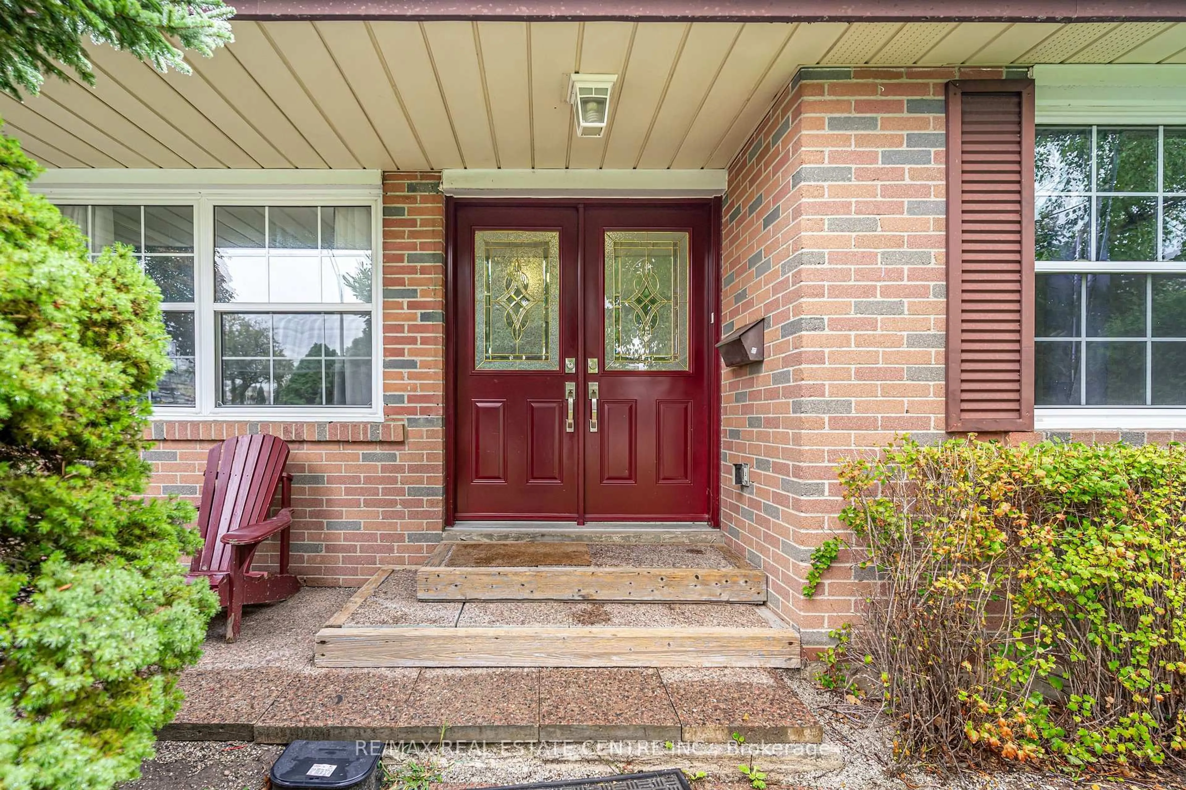 Indoor entryway for 84 Crawley Dr, Brampton Ontario L6T 2S4