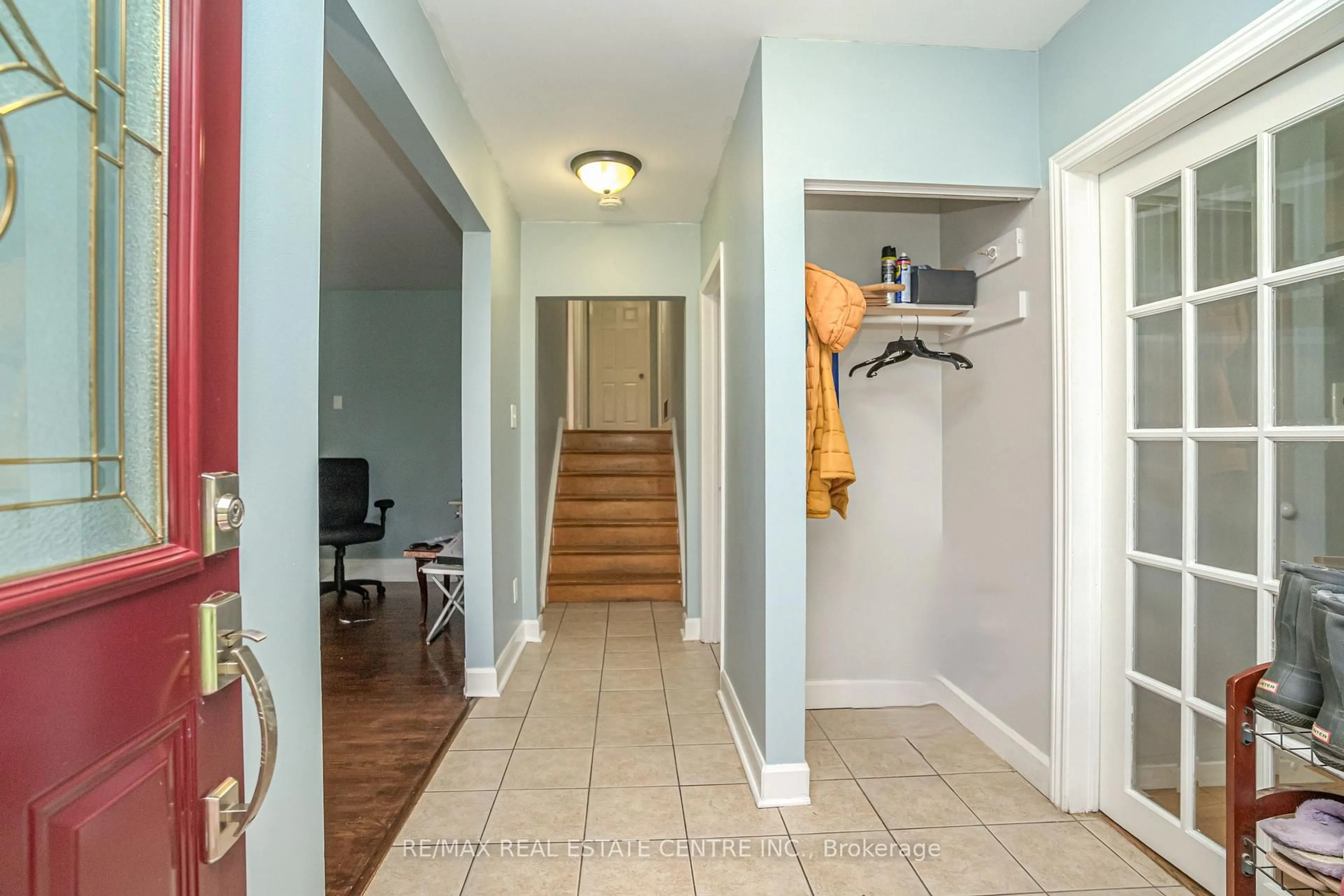 Indoor entryway for 84 Crawley Dr, Brampton Ontario L6T 2S4
