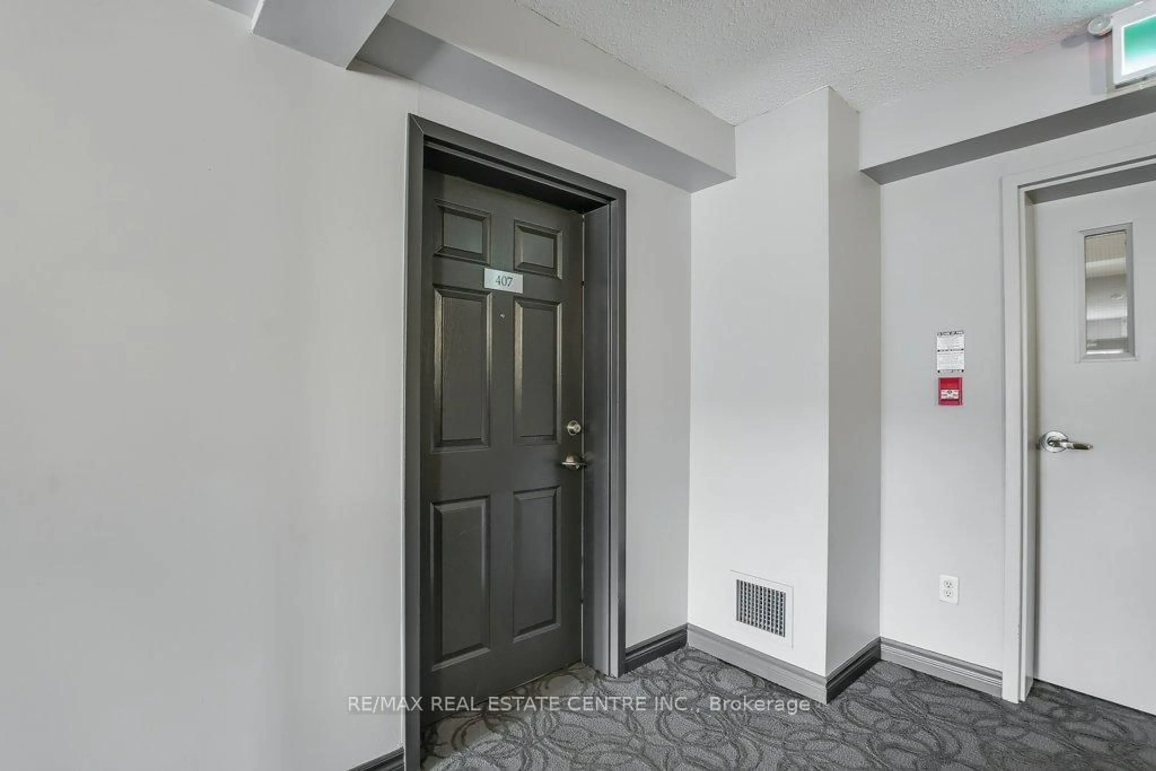 Indoor entryway for 1479 Maple Ave #407, Milton Ontario L9T 0B5