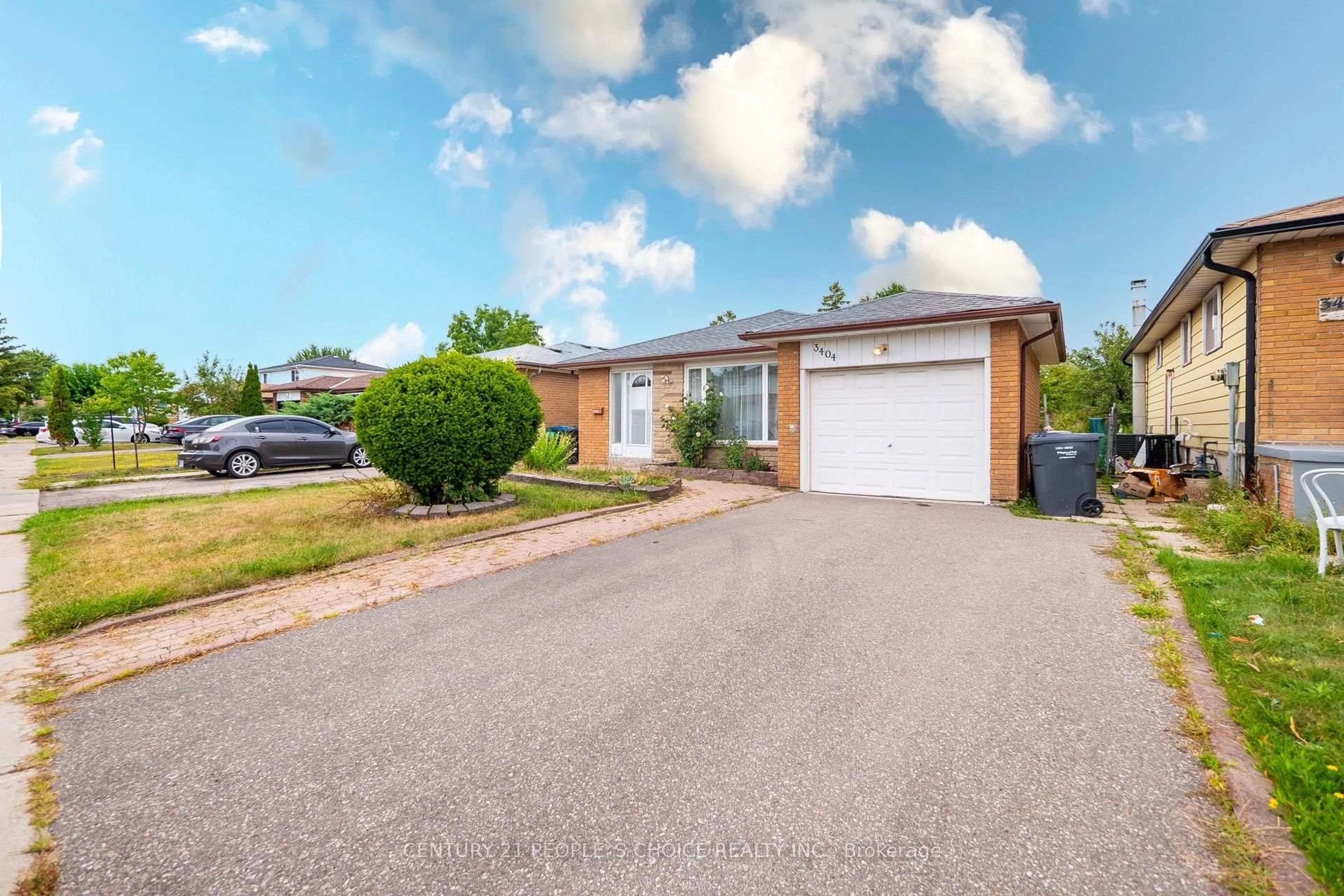 A pic from outside/outdoor area/front of a property/back of a property/a pic from drone, street for 3404 Monica Dr, Mississauga Ontario L4T 3E7