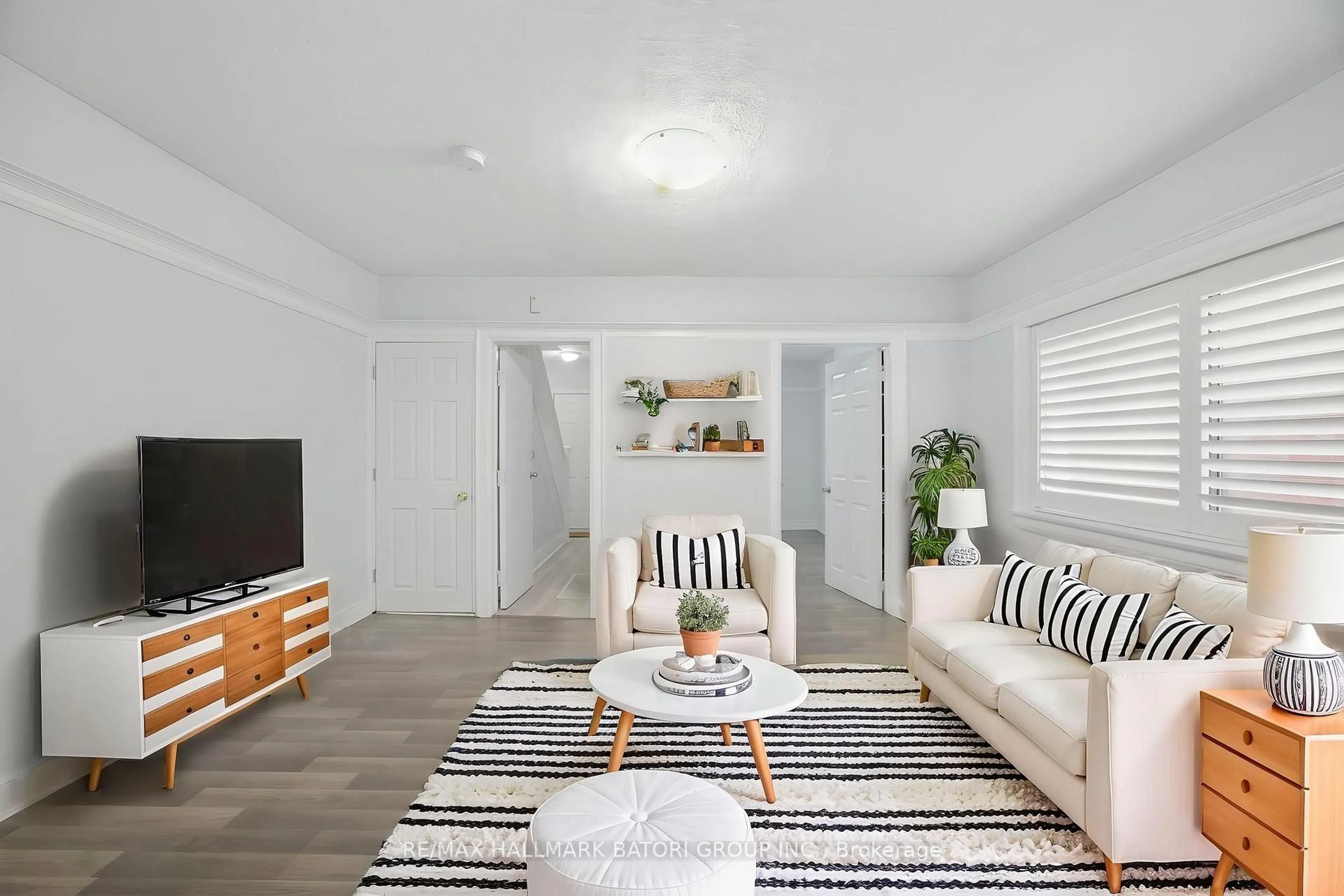 Living room with furniture, unknown for 2383 Weston Rd, Toronto Ontario M9N 1Z8