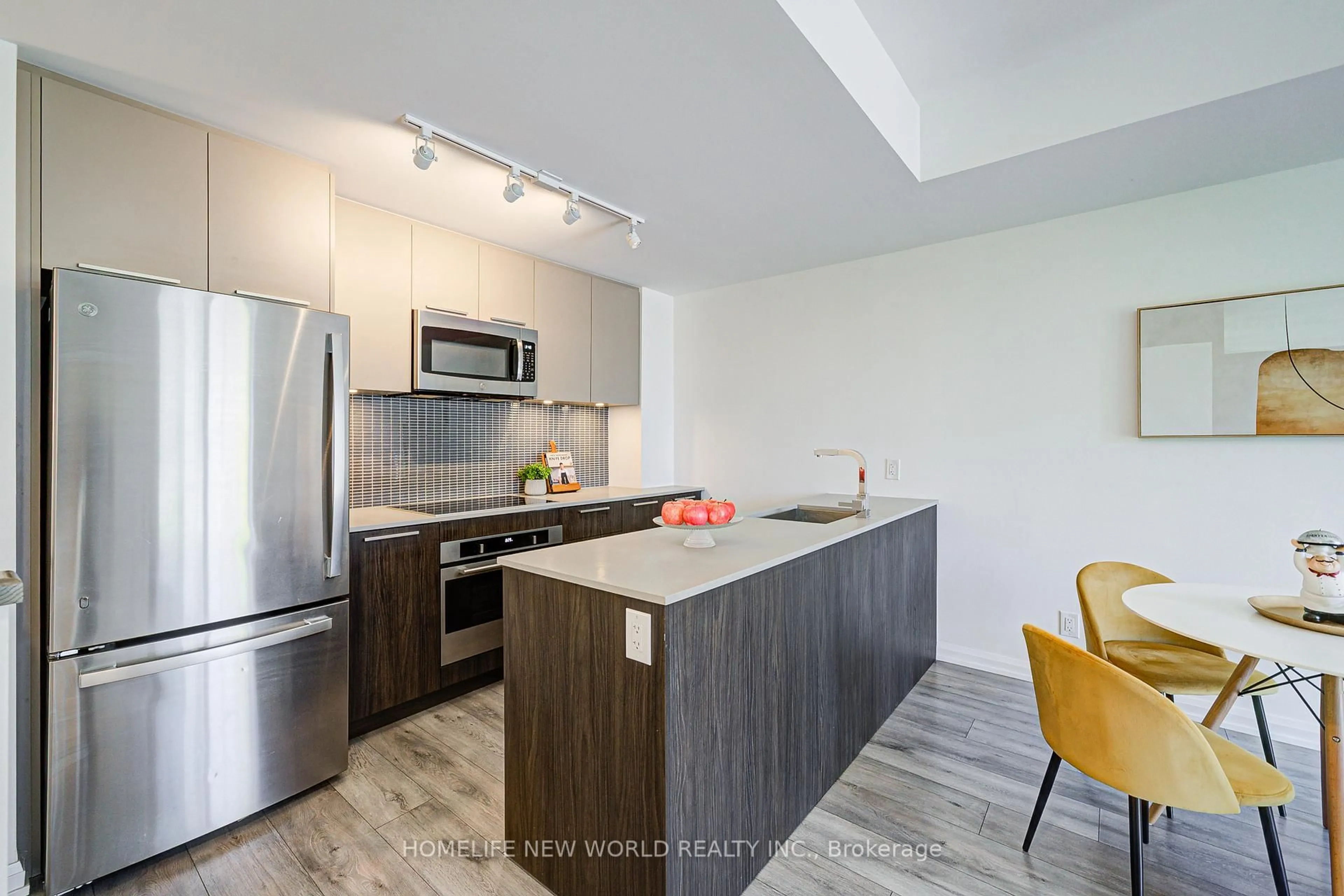 Open concept kitchen, unknown for 10 Brin Dr #TH 18, Toronto Ontario M8X 0B3