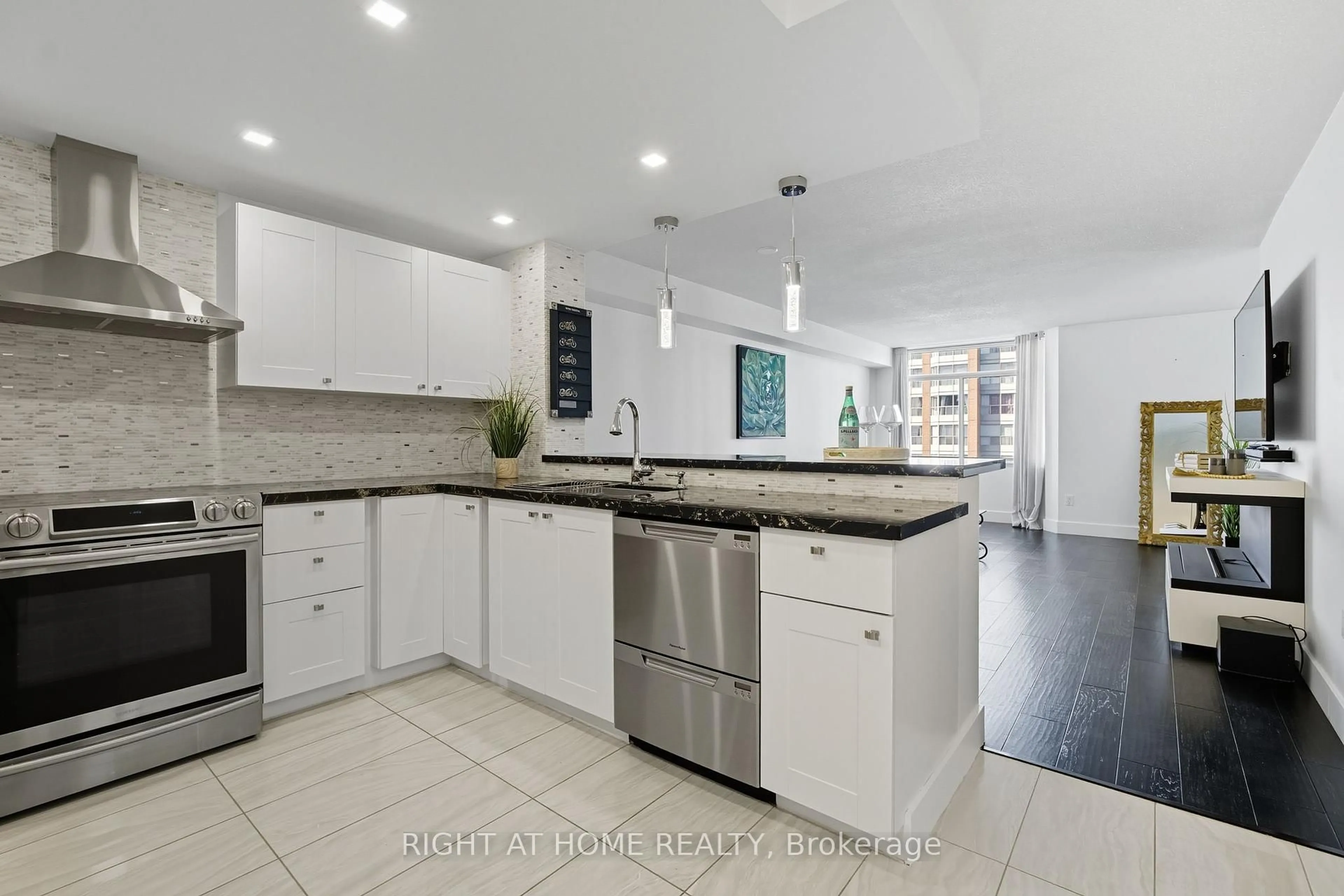 Open concept kitchen, ceramic/tile floor for 300 Webb Dr #706, Mississauga Ontario L5B 3W3