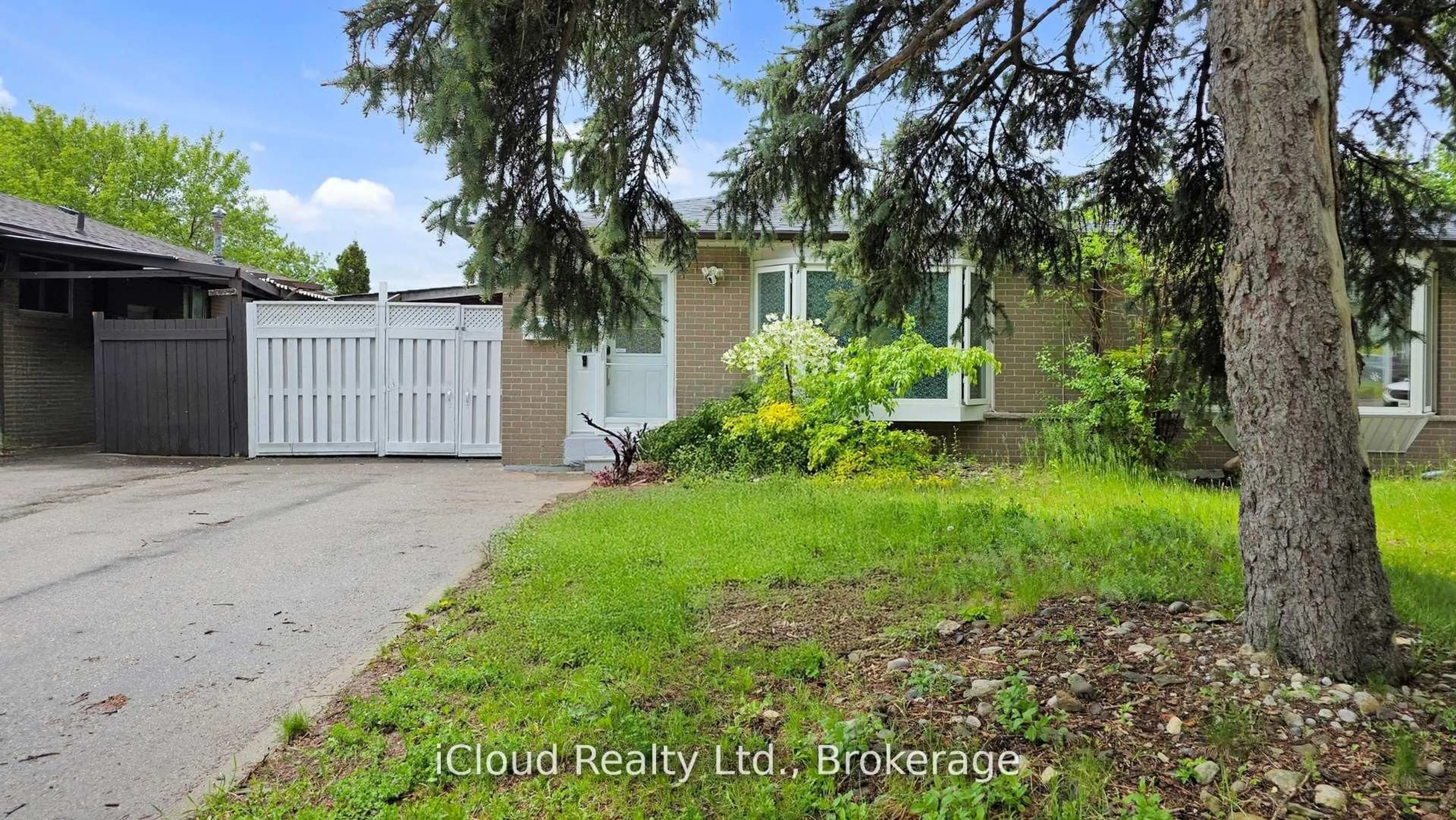A pic from outside/outdoor area/front of a property/back of a property/a pic from drone, street for 19 Flamingo Cres, Brampton Ontario L6T 2G4