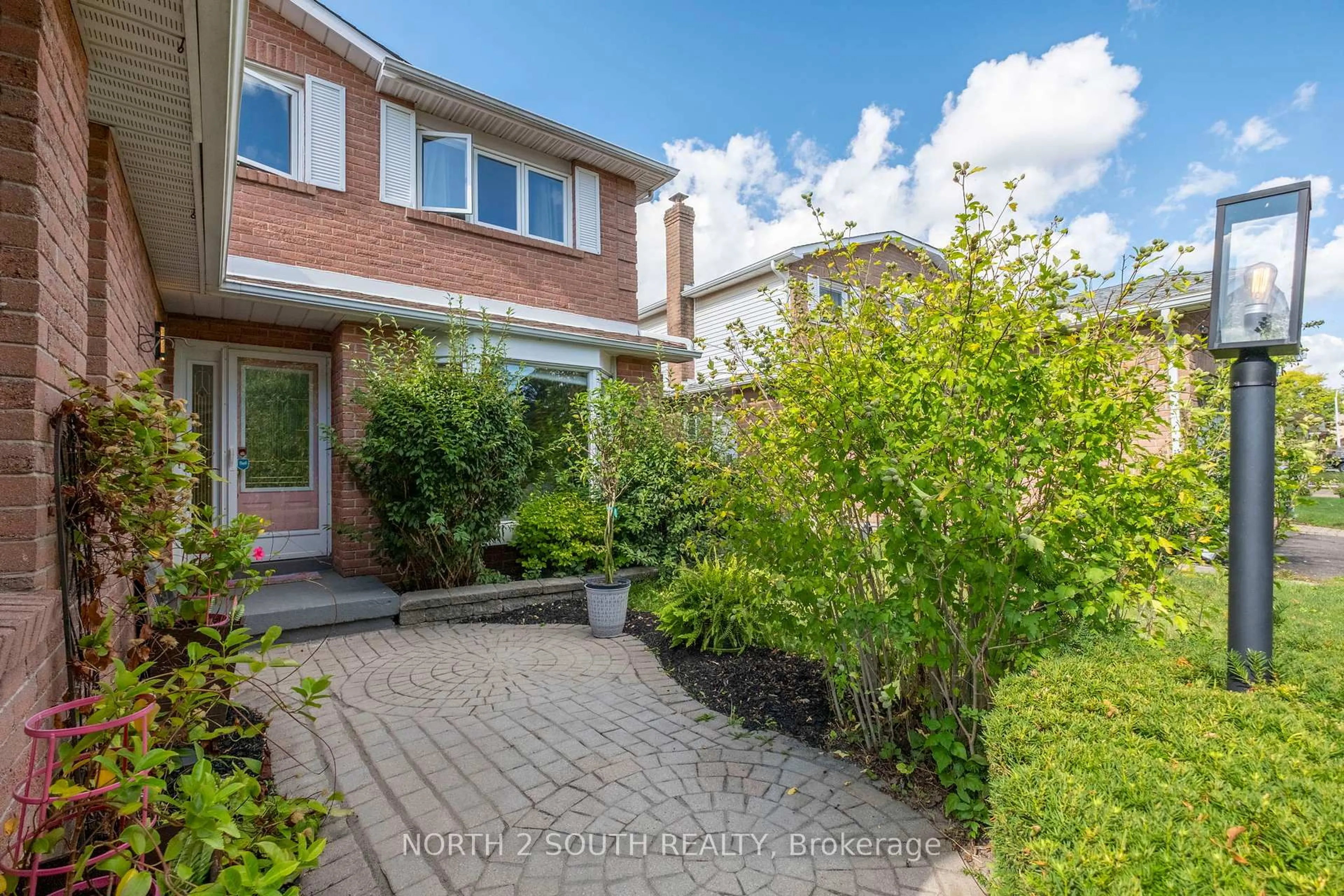 Home with brick exterior material, street for 18 Mitchell Ave, Brampton Ontario L6Z 1H3