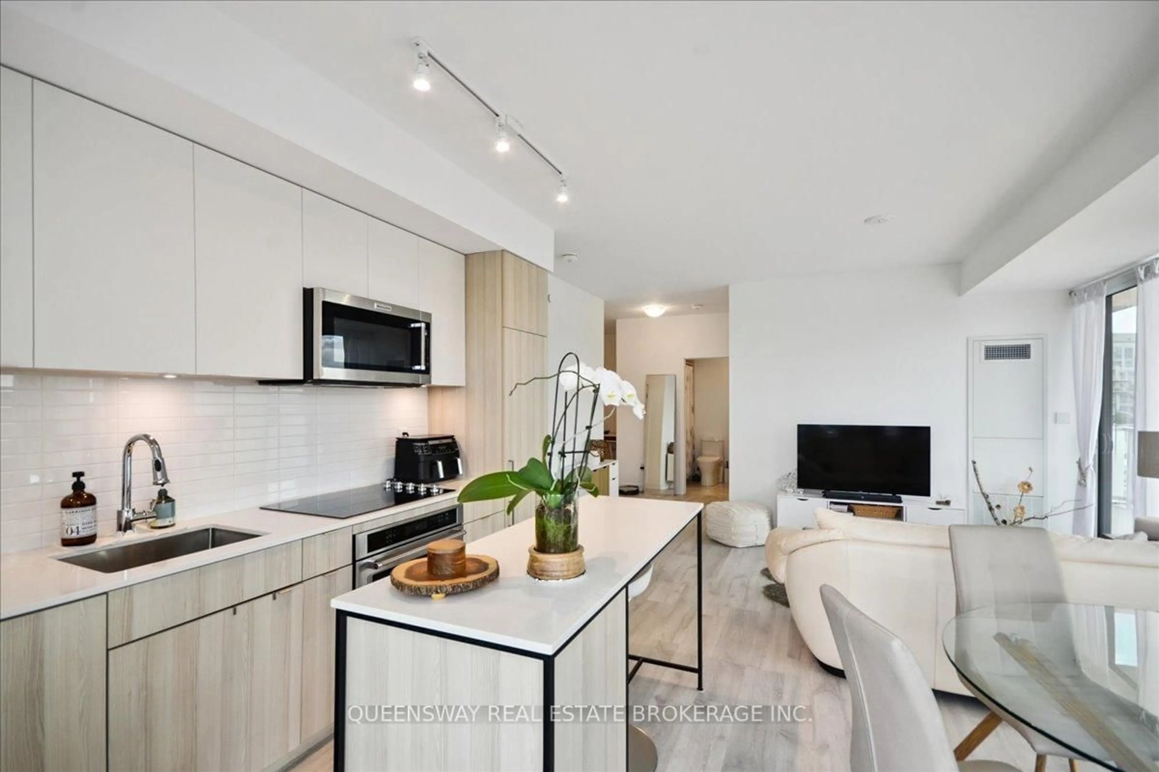 Open concept kitchen, unknown for 215 Lakeshore Rd #443, Mississauga Ontario L5H 0A7
