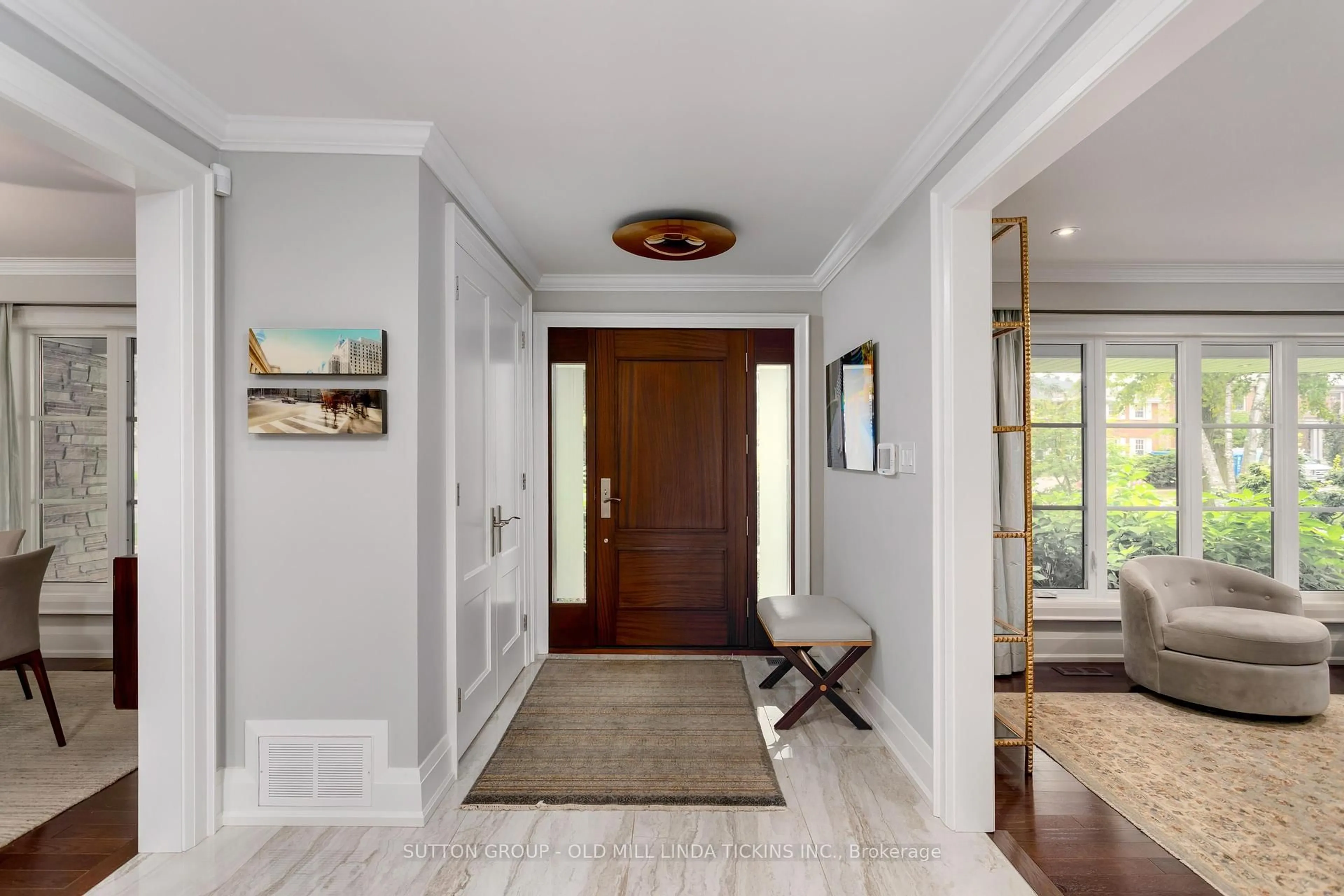 Indoor entryway for 36 Edenvale Cres, Toronto Ontario M9A 4A4