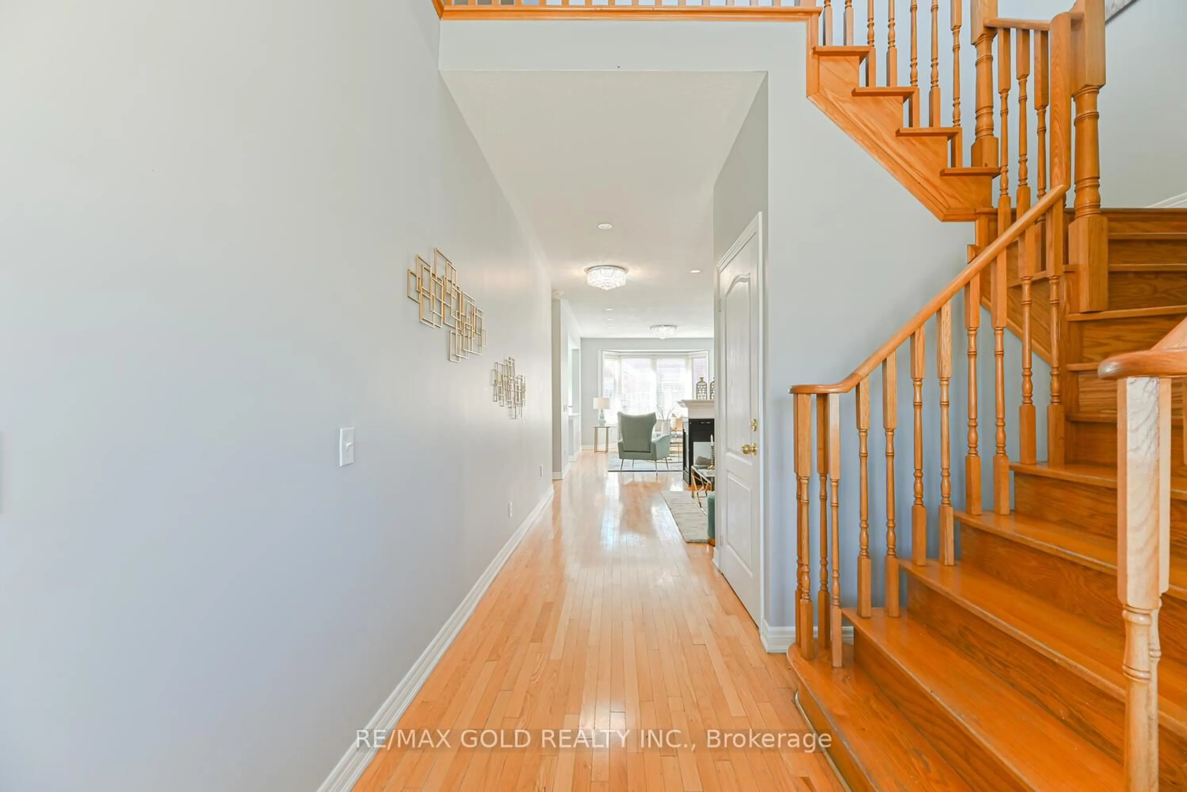 Indoor entryway for 420 Sunny Meadow Blvd, Brampton Ontario L6R 0H5