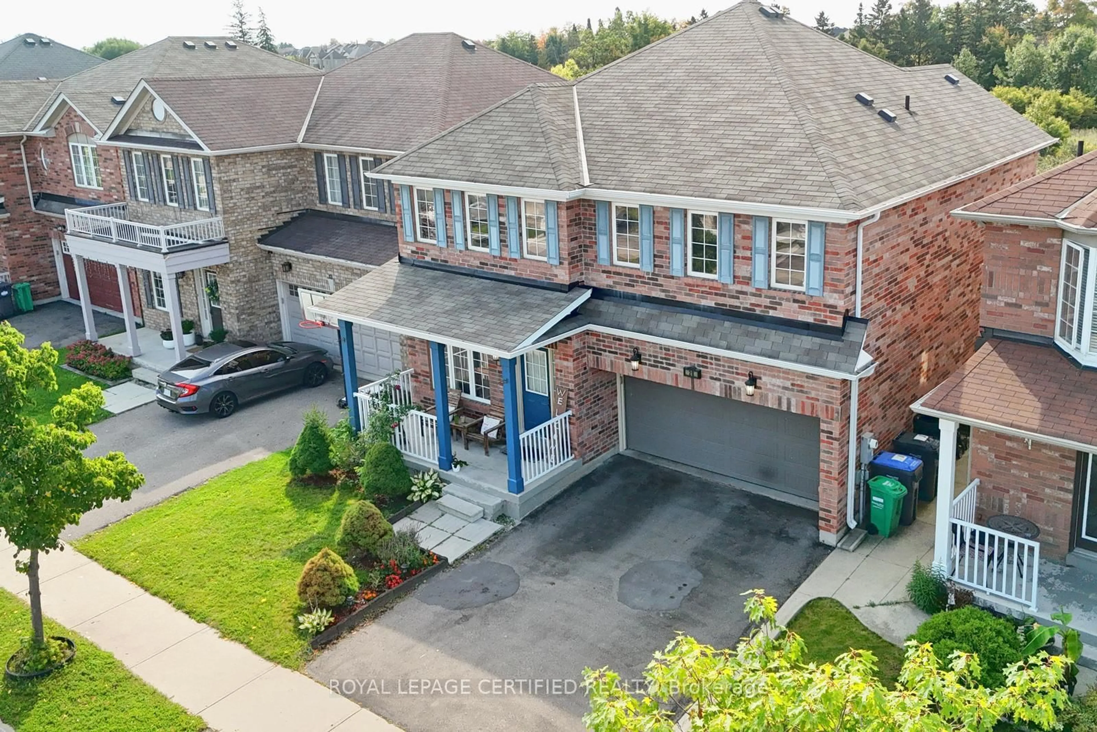A pic from outside/outdoor area/front of a property/back of a property/a pic from drone, street for 28 Abbotsbury Dr, Brampton Ontario L6X 0S3