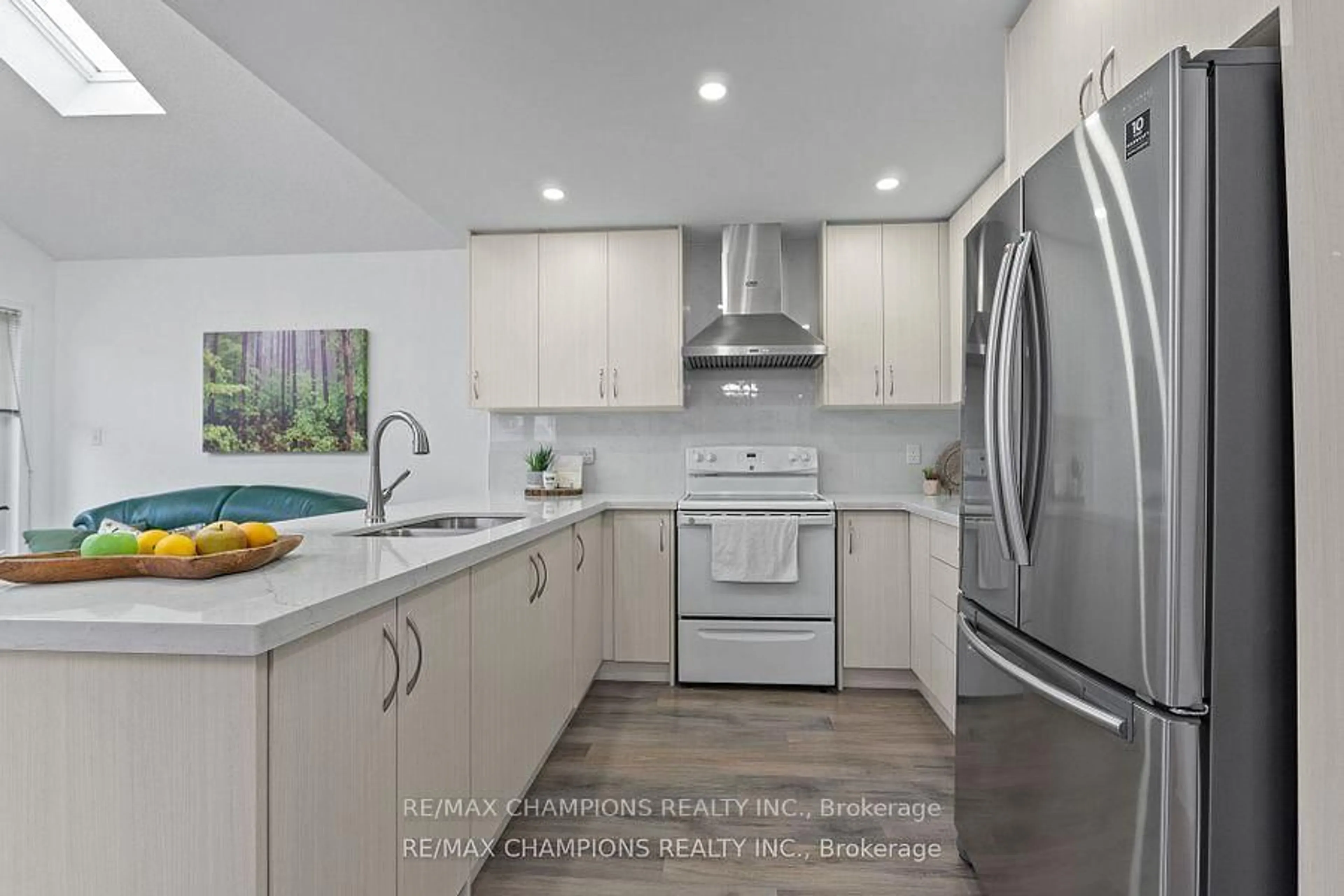 Open concept kitchen, ceramic/tile floor for 30 Larkspur Rd, Brampton Ontario L6R 2T6