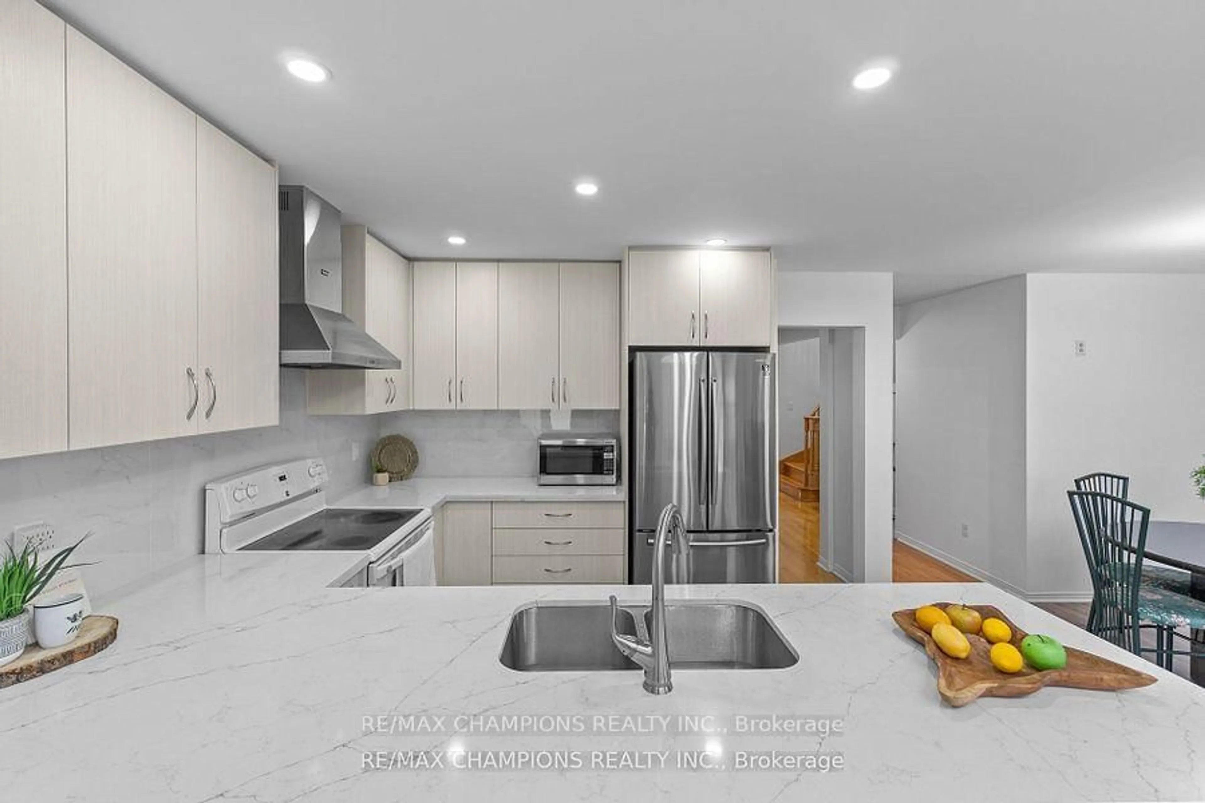 Contemporary kitchen, unknown for 30 Larkspur Rd, Brampton Ontario L6R 2T6