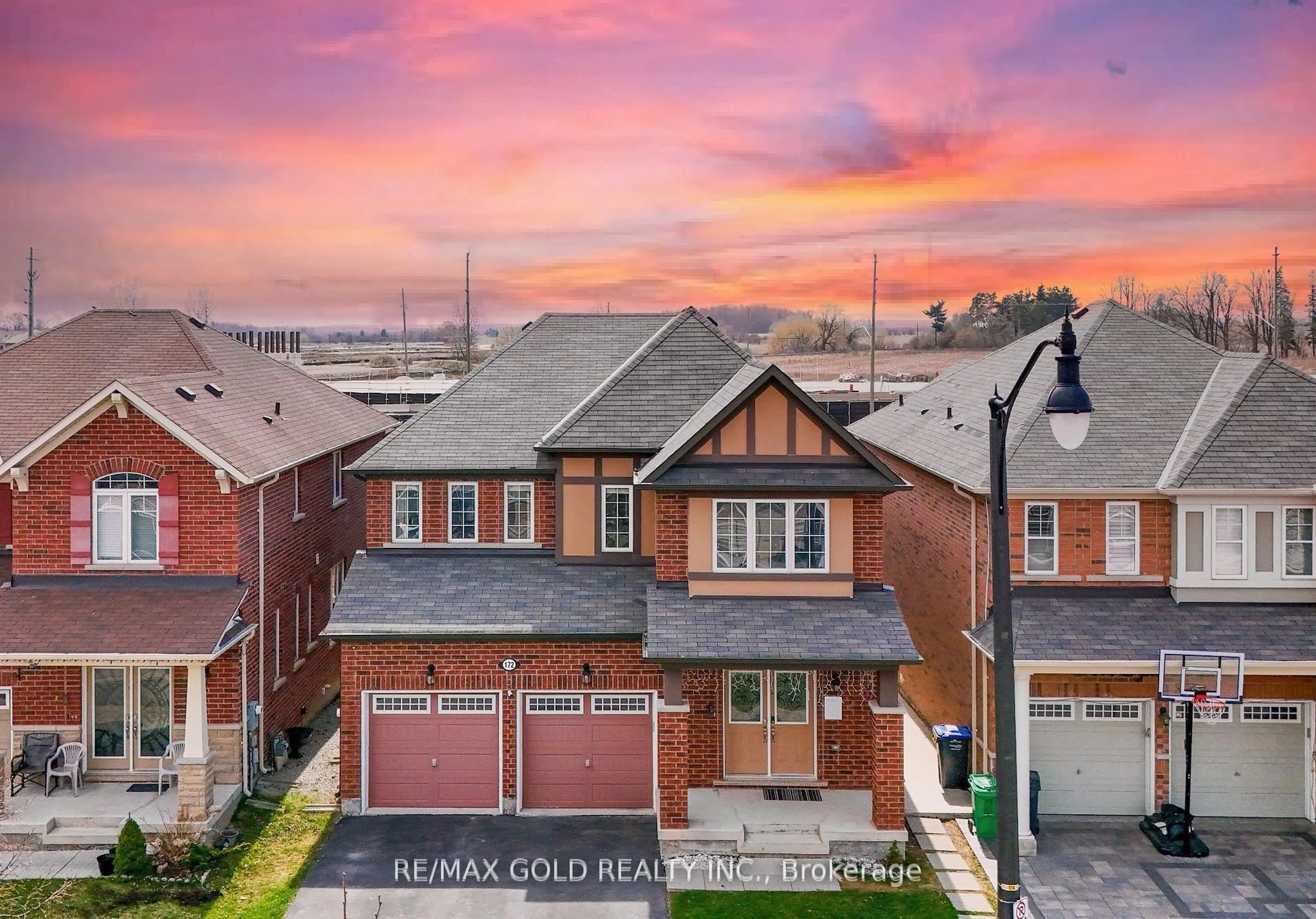 A pic from outside/outdoor area/front of a property/back of a property/a pic from drone, street for 172 Tysonville Circ, Brampton Ontario L7A 4B2