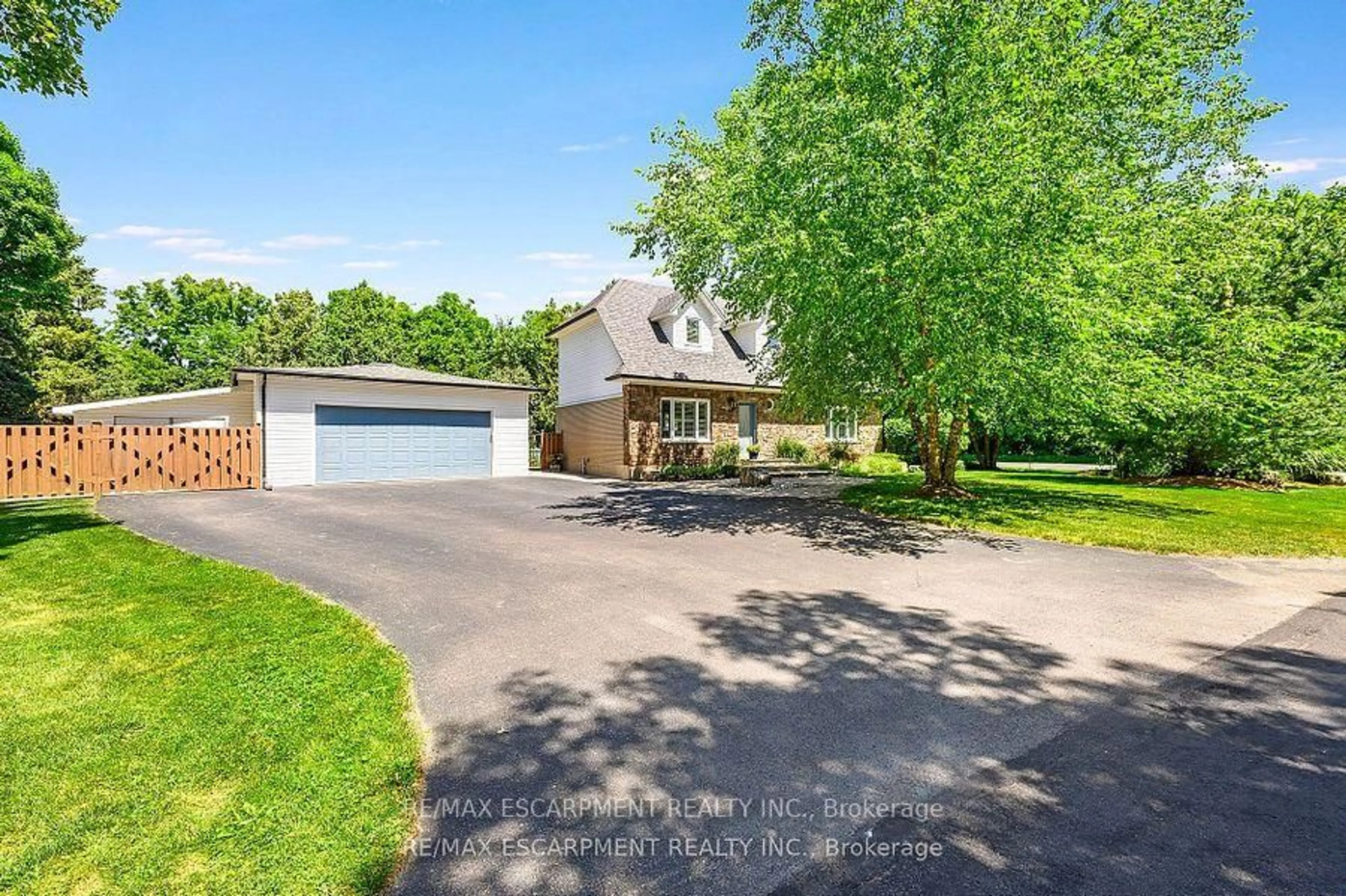 A pic from outside/outdoor area/front of a property/back of a property/a pic from drone, water/lake/river/ocean view for 6487 Panton St, Burlington Ontario L7P 0L7