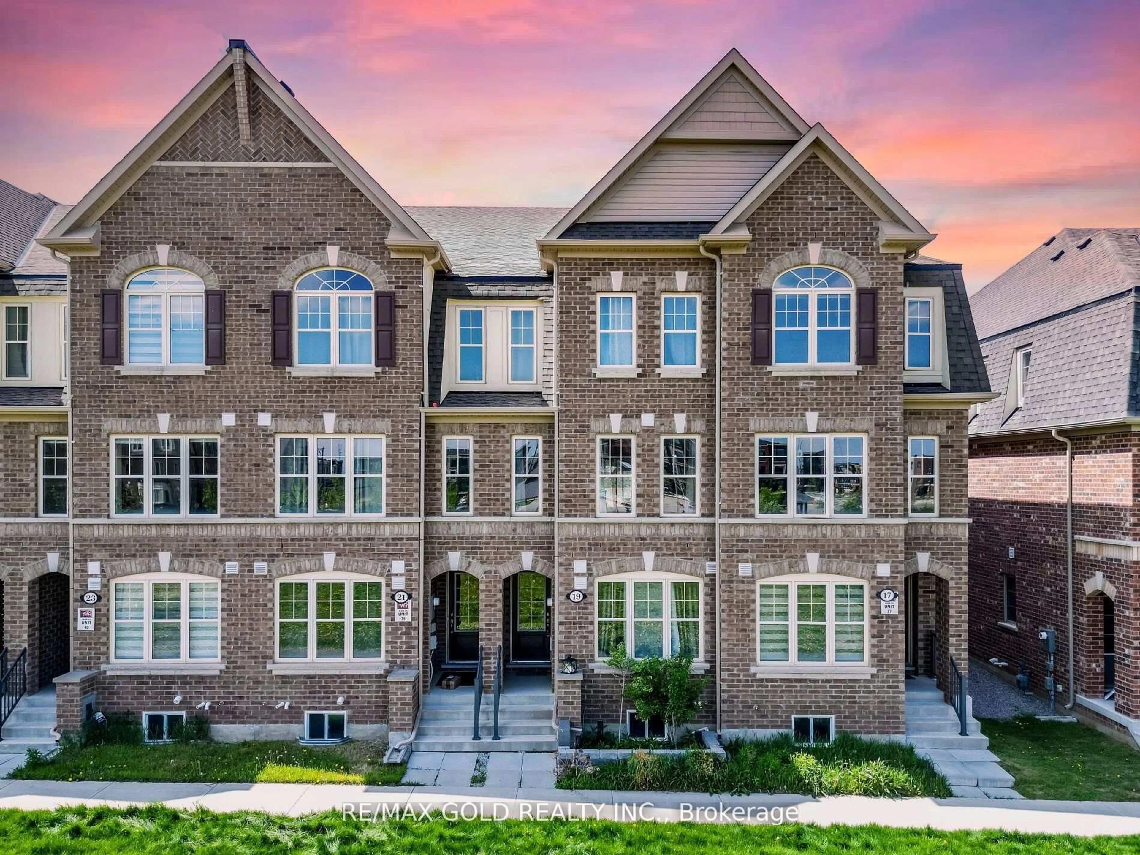 Home with brick exterior material, street for 19 Sudeley Lane, Brampton Ontario L7A 4Z7