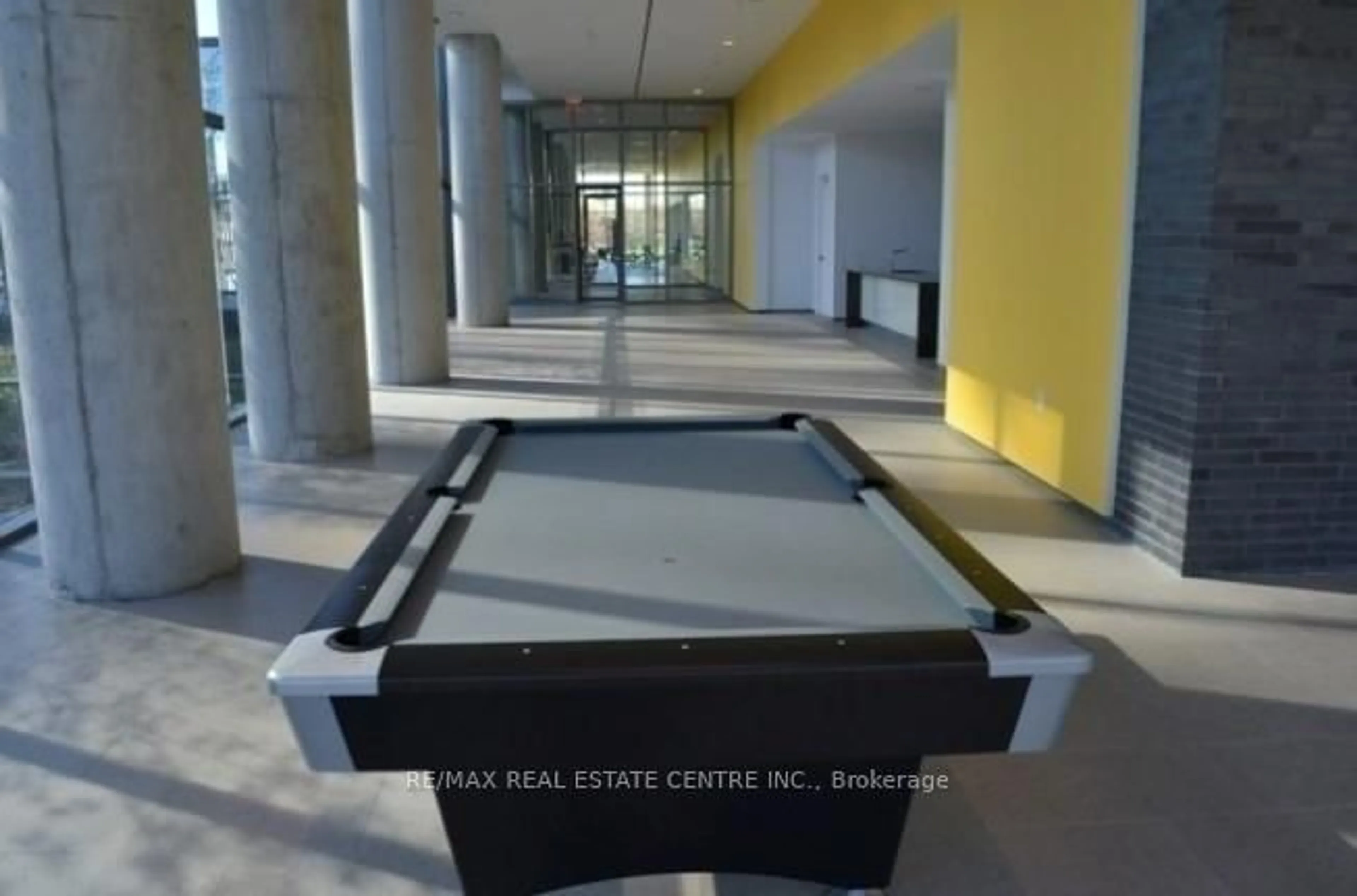 Indoor foyer for 105 The Queensway #1010, Toronto Ontario M6S 5B5