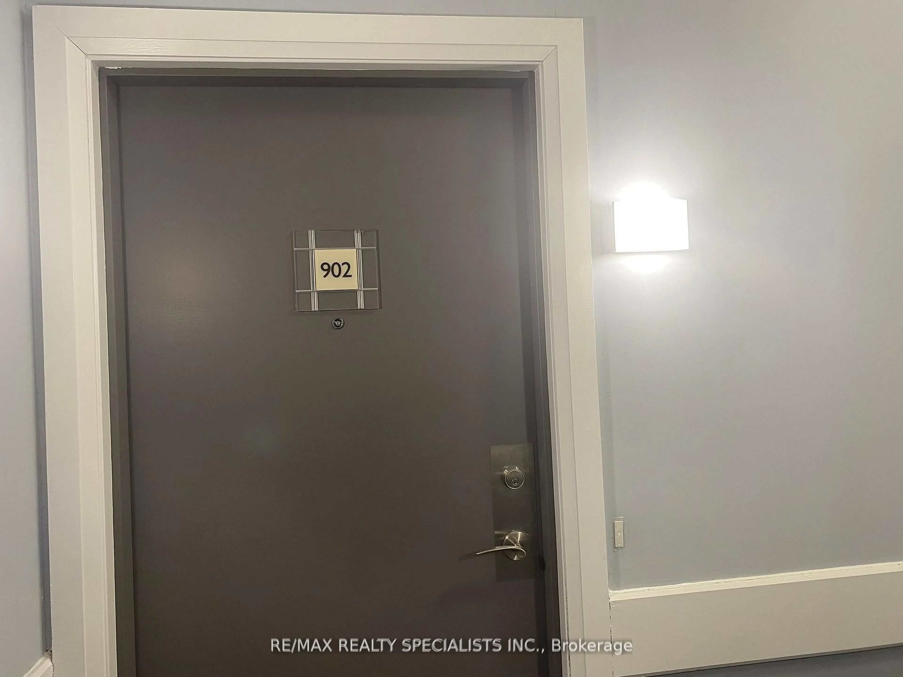 Indoor entryway for 810 Scollard Crt #902, Mississauga Ontario L5V 0A4