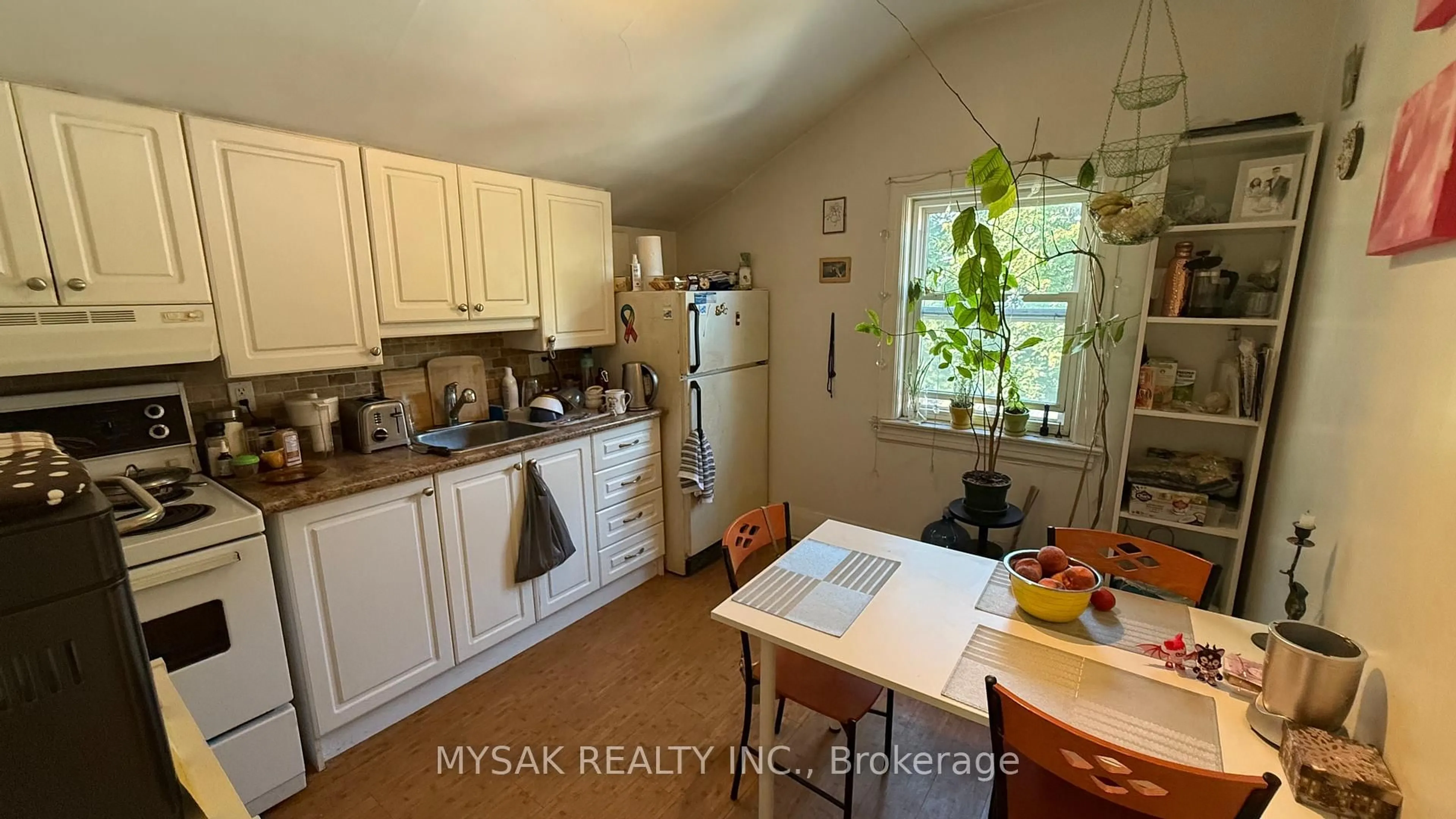 Standard kitchen, unknown for 116 Fifth St, Toronto Ontario M8V 2Z3