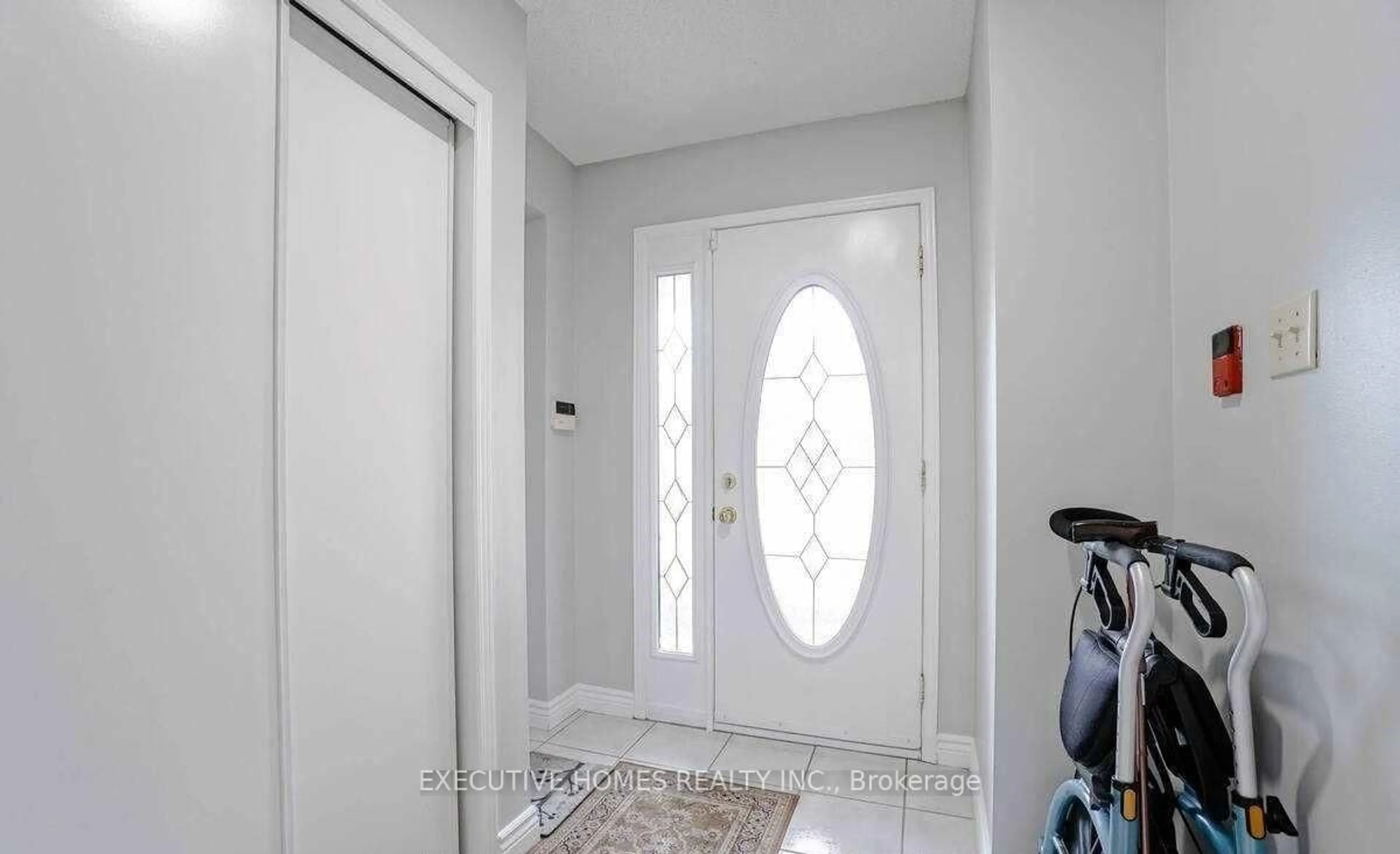 Indoor entryway for 114 Toba Cres, Brampton Ontario L6Z 4R9
