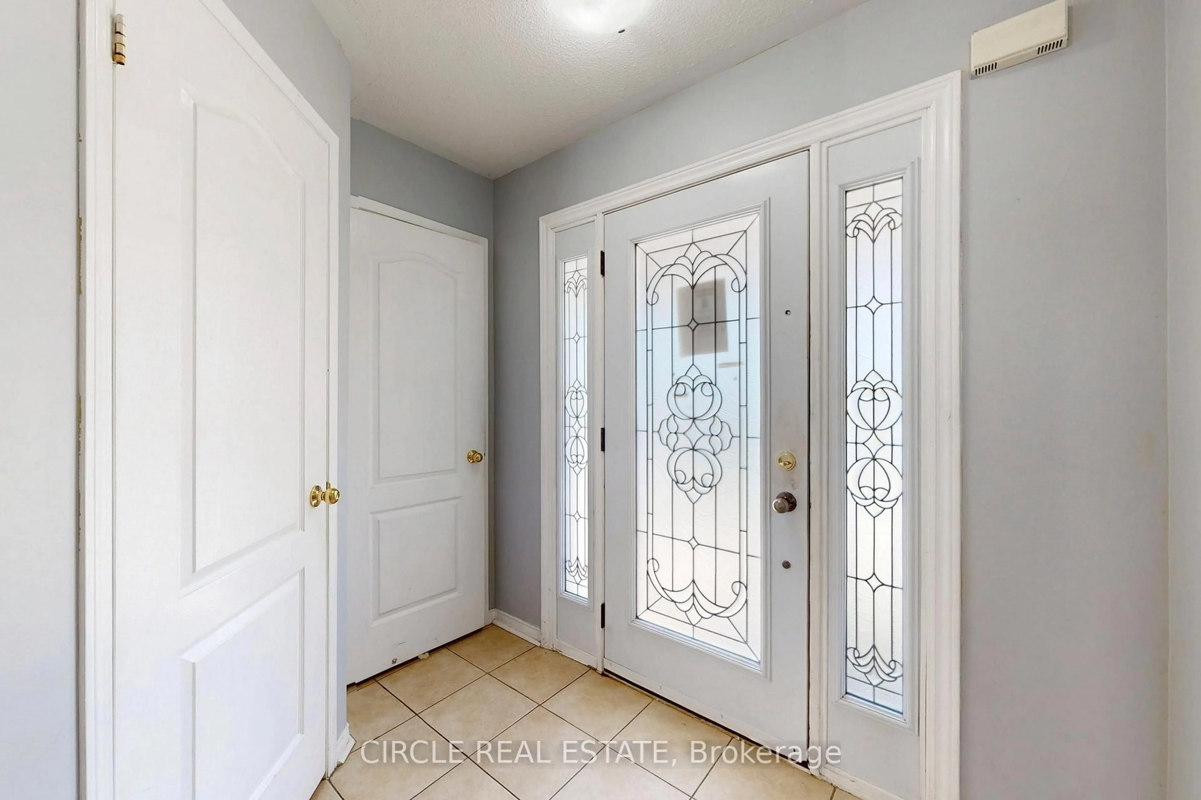 Indoor entryway for 44 Conklin Dr, Brampton Ontario L7A 3P5