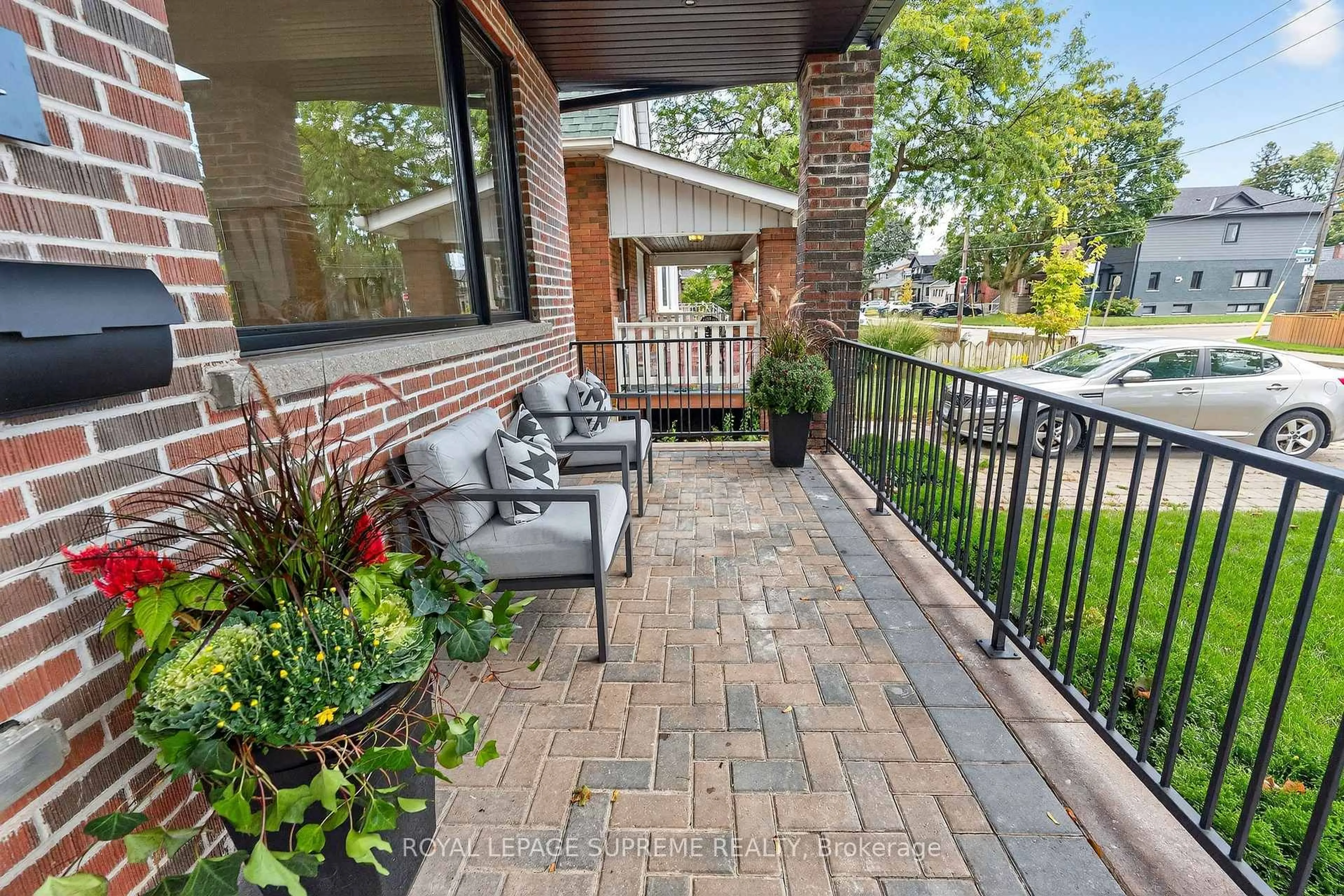 Patio, street for 24 York Ave, Toronto Ontario M6N 2V2