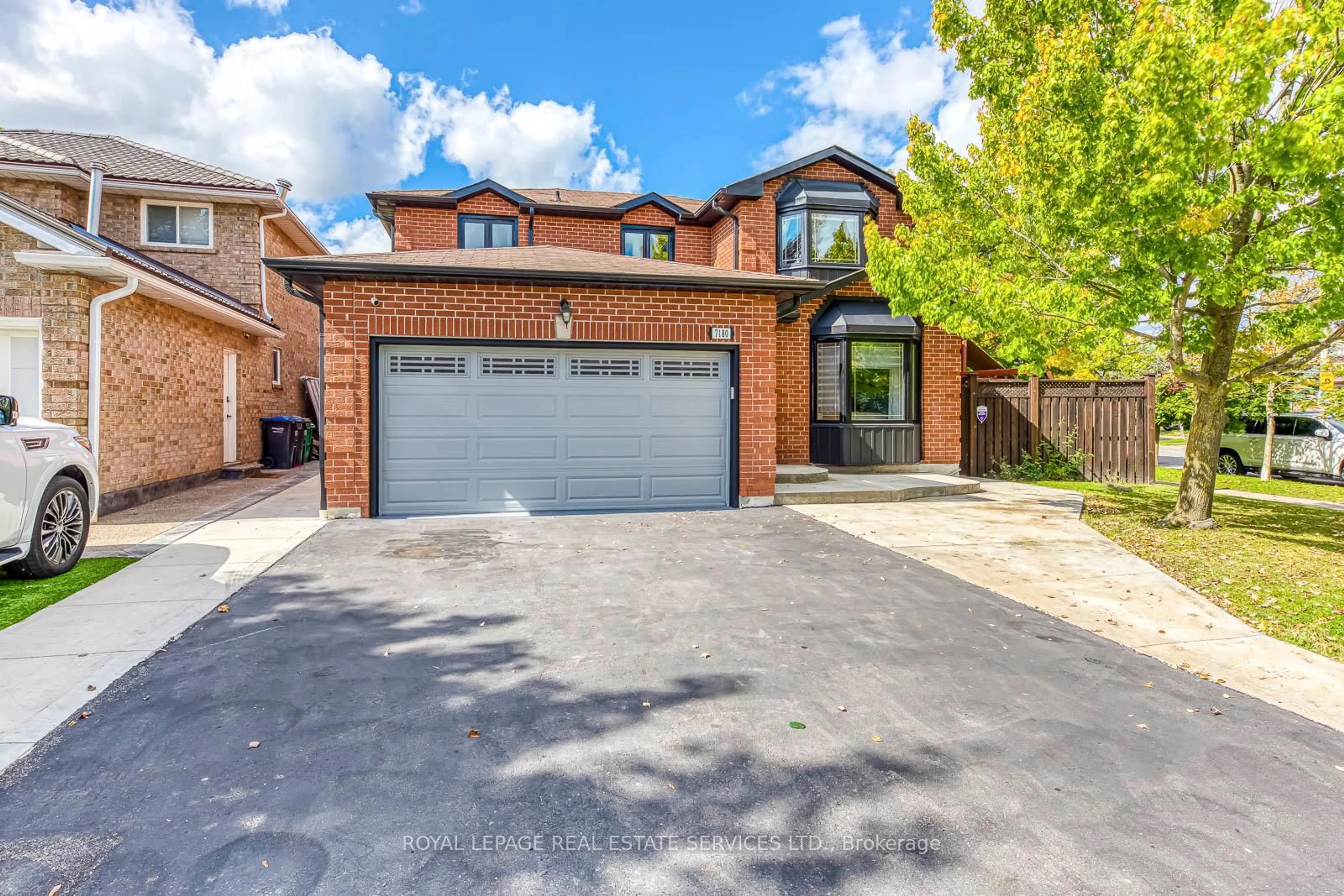 Home with brick exterior material, street for 7180 Danton Prom, Mississauga Ontario L5N 5P3