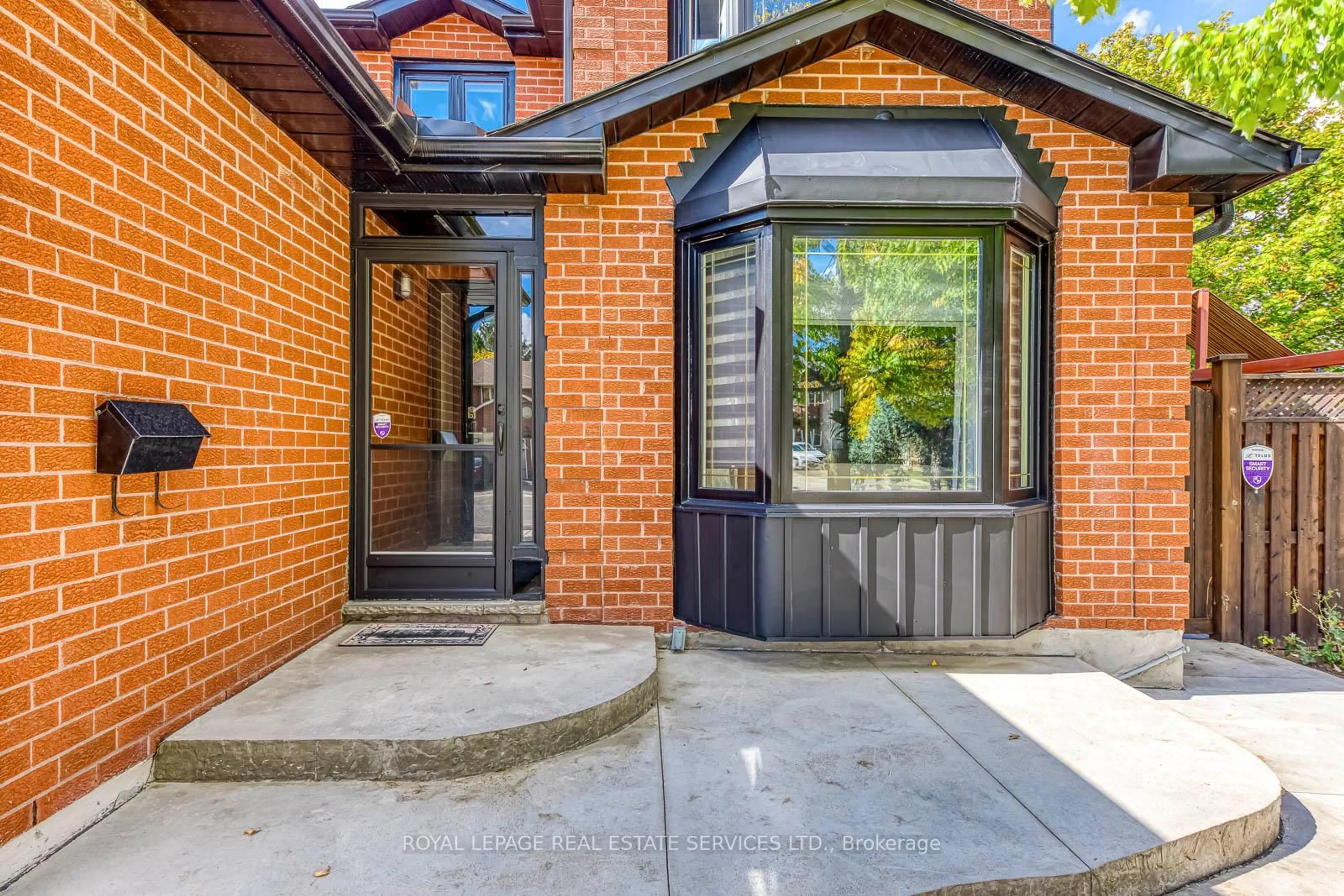Home with brick exterior material, street for 7180 Danton Prom, Mississauga Ontario L5N 5P3
