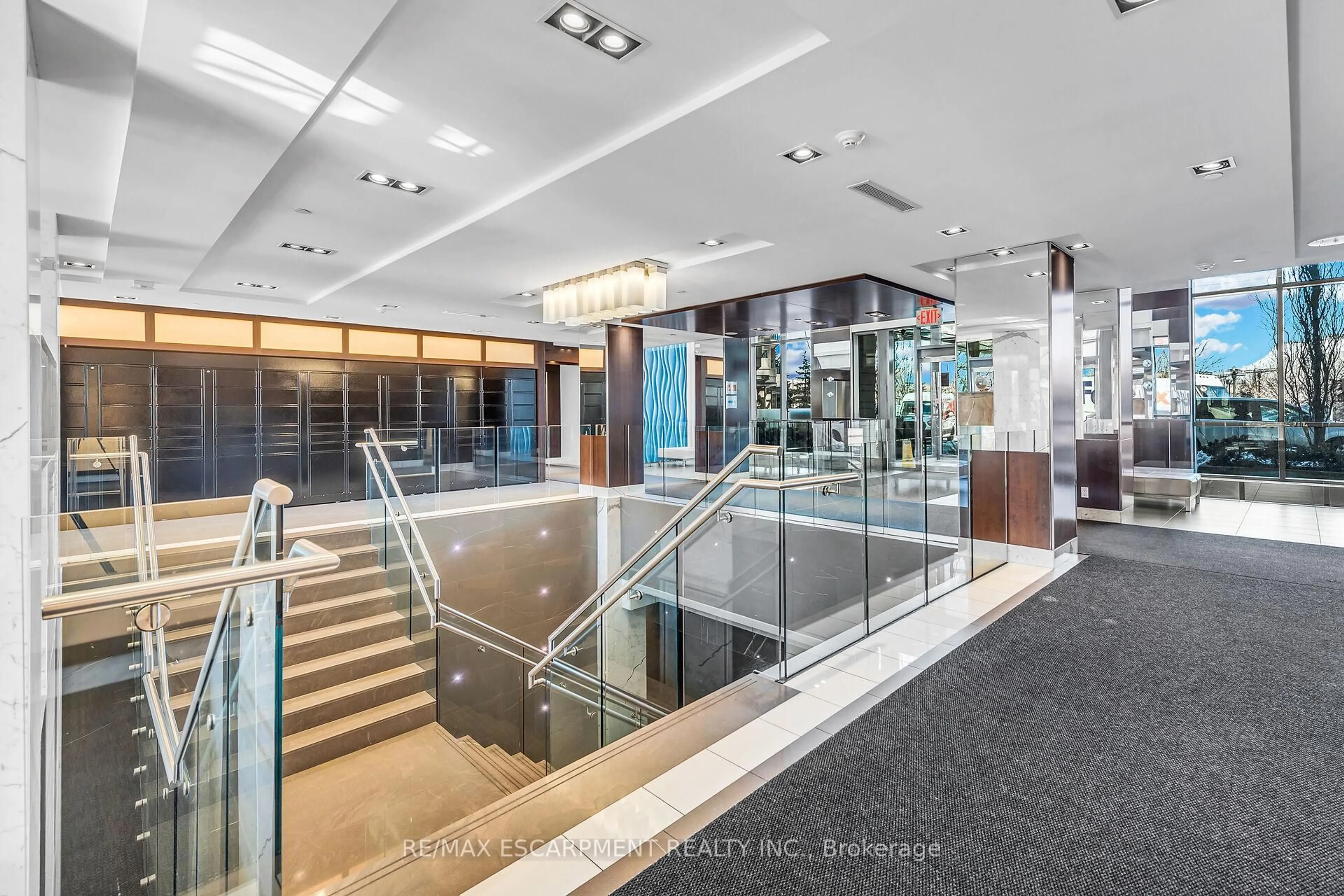 Indoor foyer for 225 Sherway Gardens Rd #2905, Toronto Ontario M9C 0A3