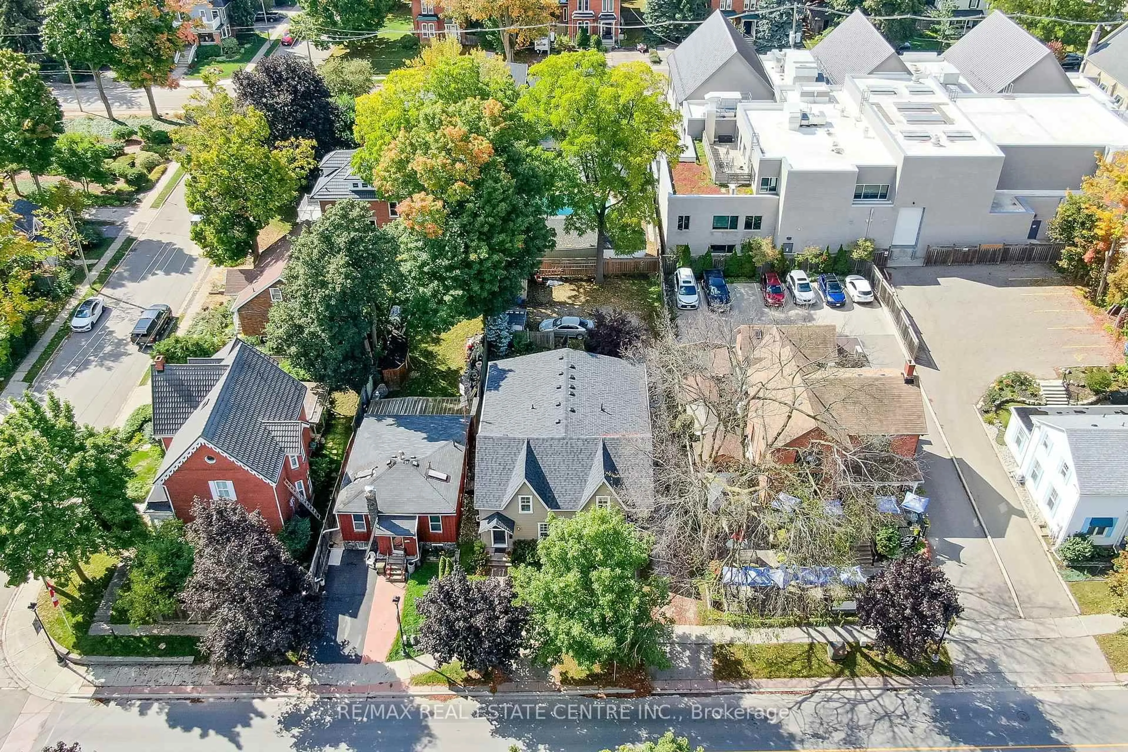 A pic from outside/outdoor area/front of a property/back of a property/a pic from drone, street for 128-130 Main St, Halton Hills Ontario L7G 3E6